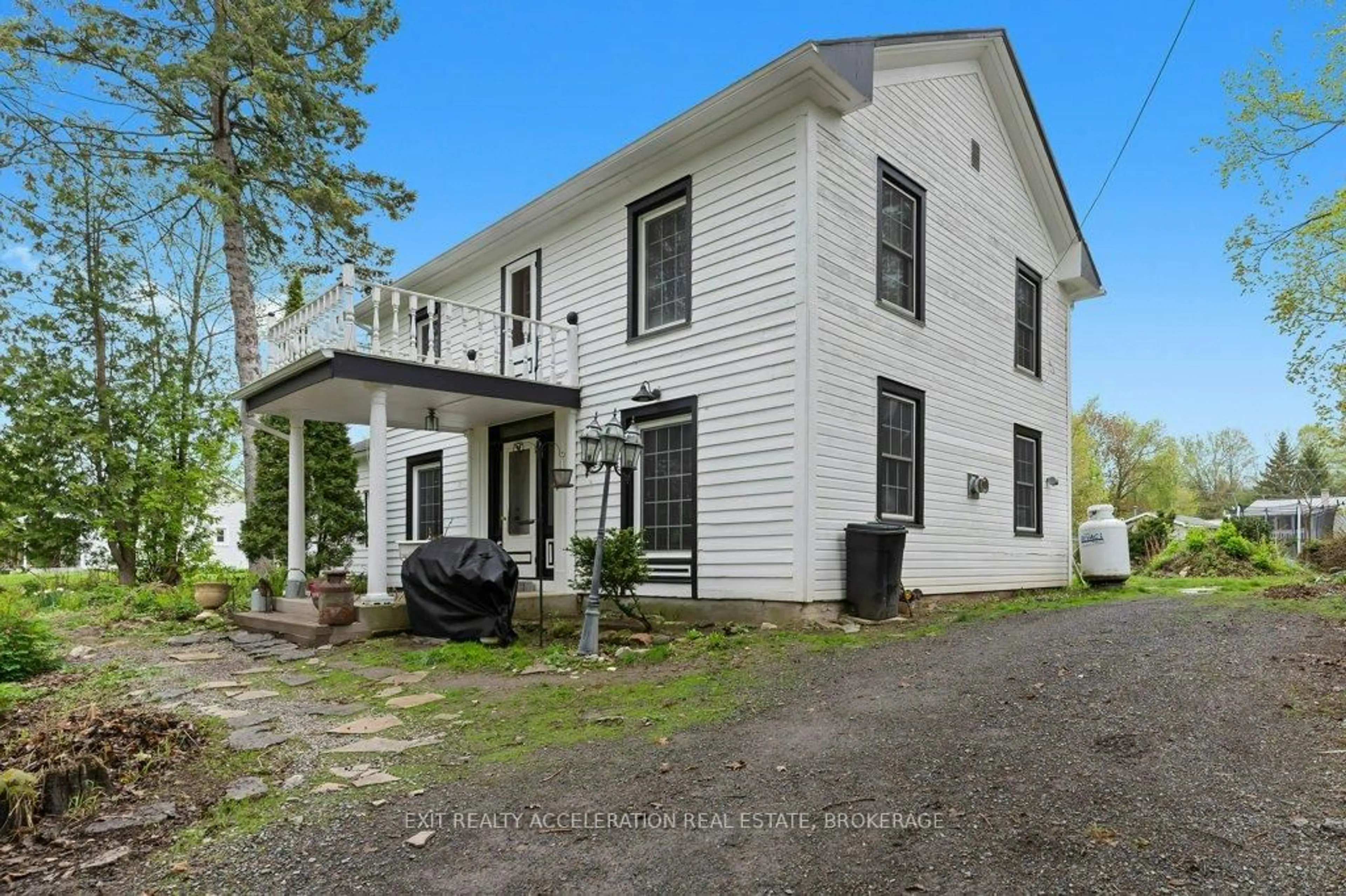 A pic from outside/outdoor area/front of a property/back of a property/a pic from drone, building for 21 Shorey St, Napanee Ontario K0K 1J0