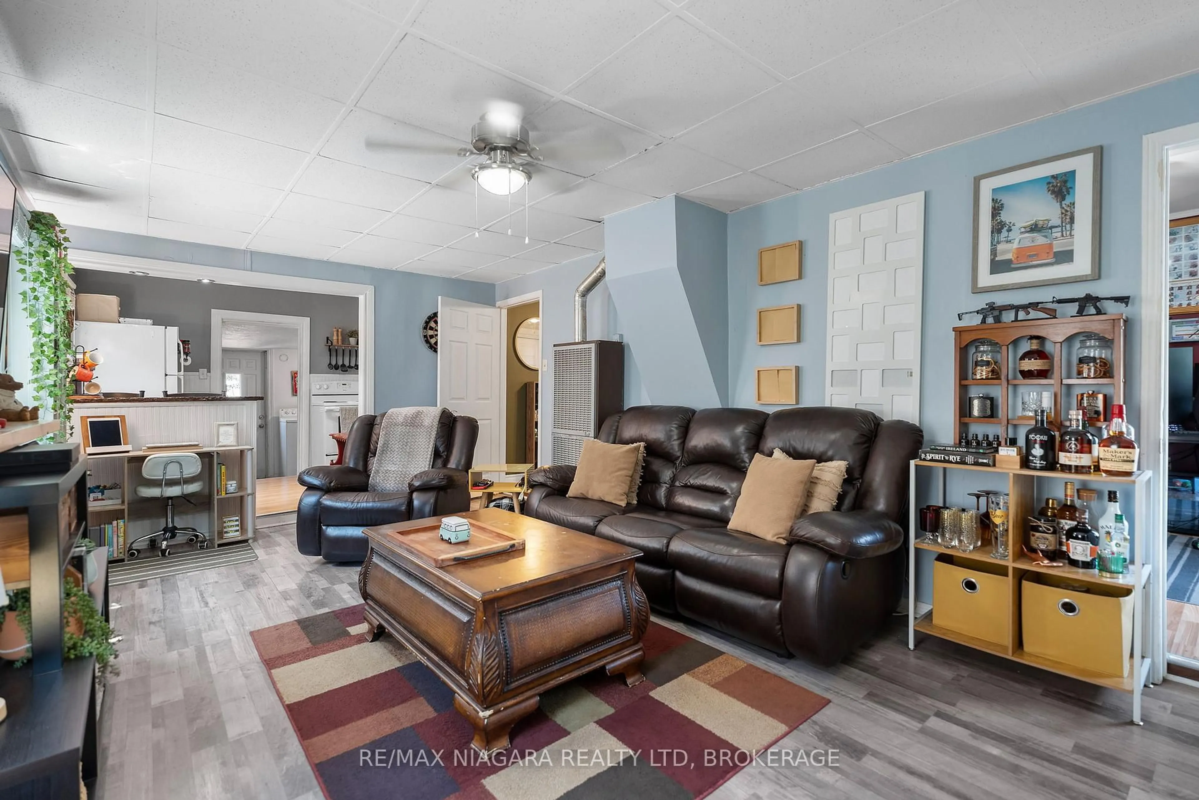 Living room with furniture, unknown for 45 Alexander St, Welland Ontario L3B 2R3