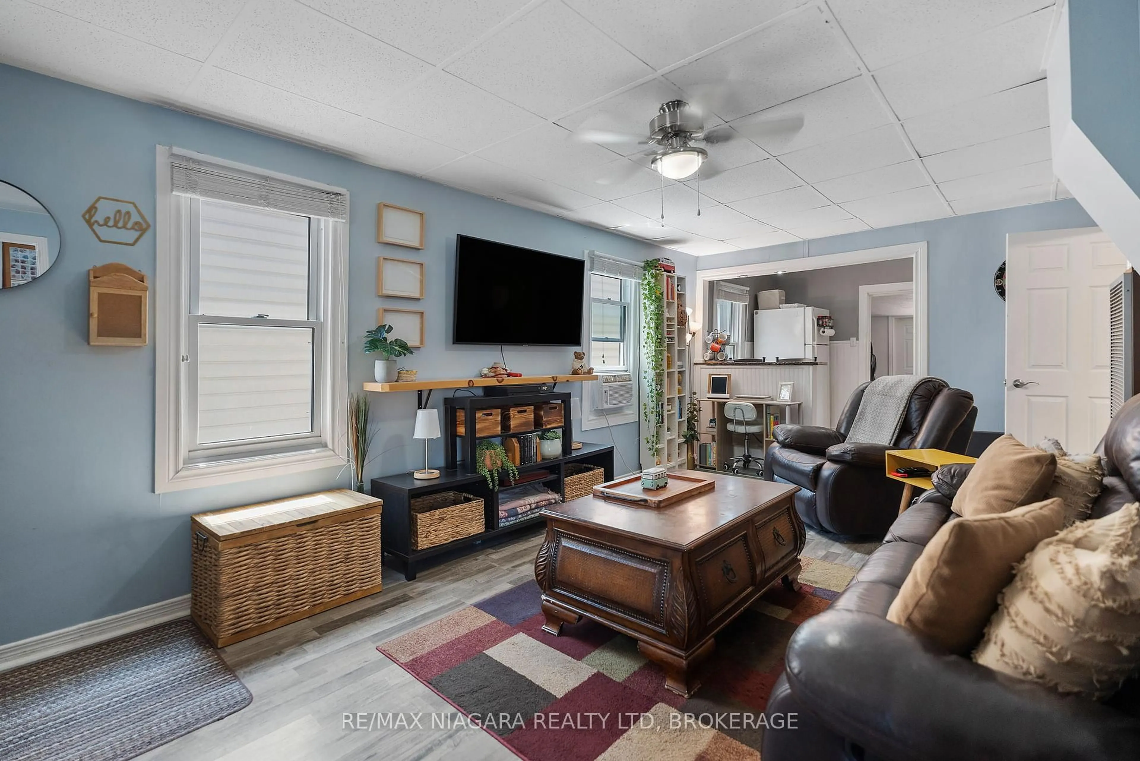 Living room with furniture, unknown for 45 Alexander St, Welland Ontario L3B 2R3