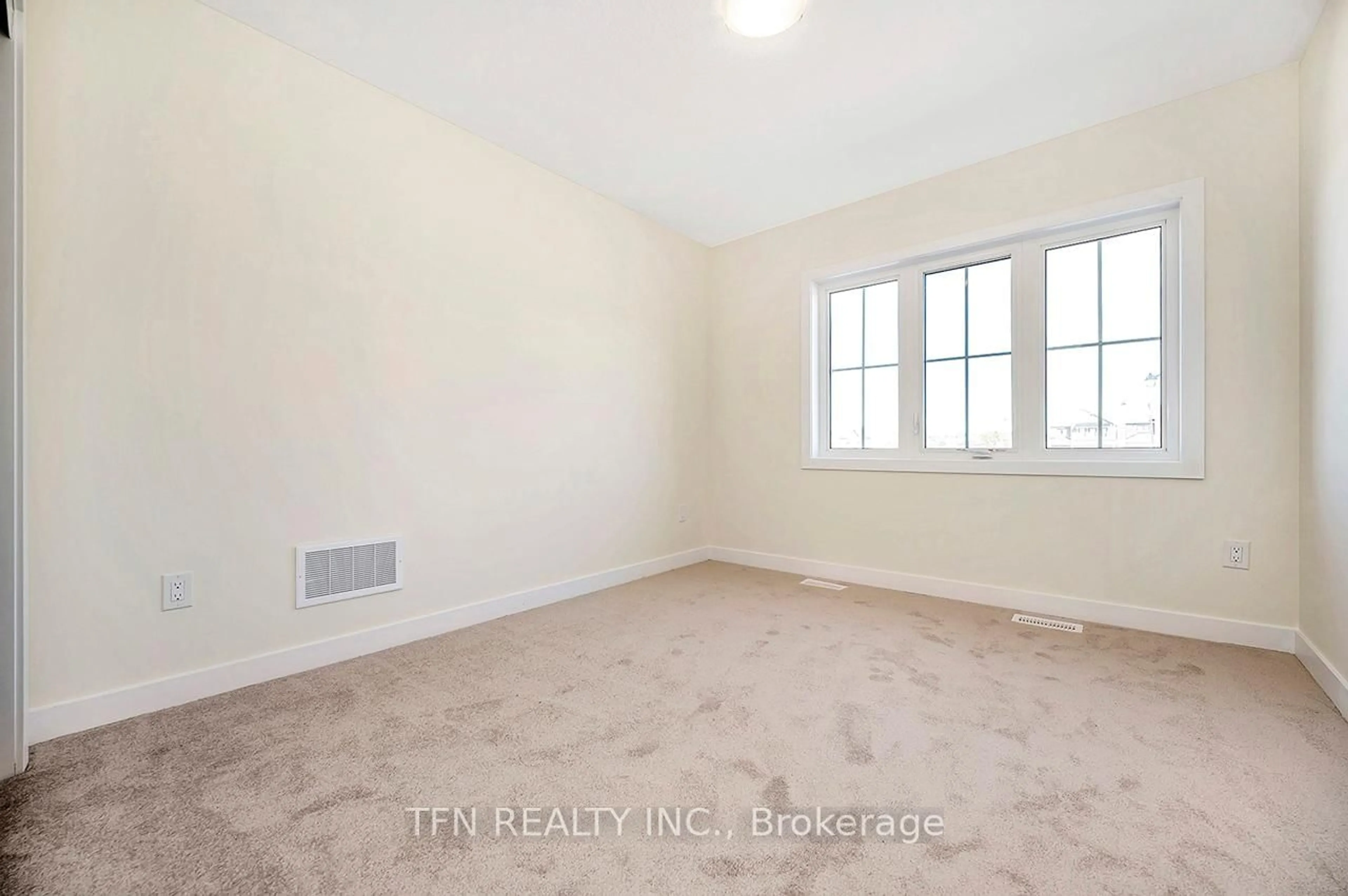 A pic of a room for 24 Basswood Cres, Haldimand Ontario N3W 0H5