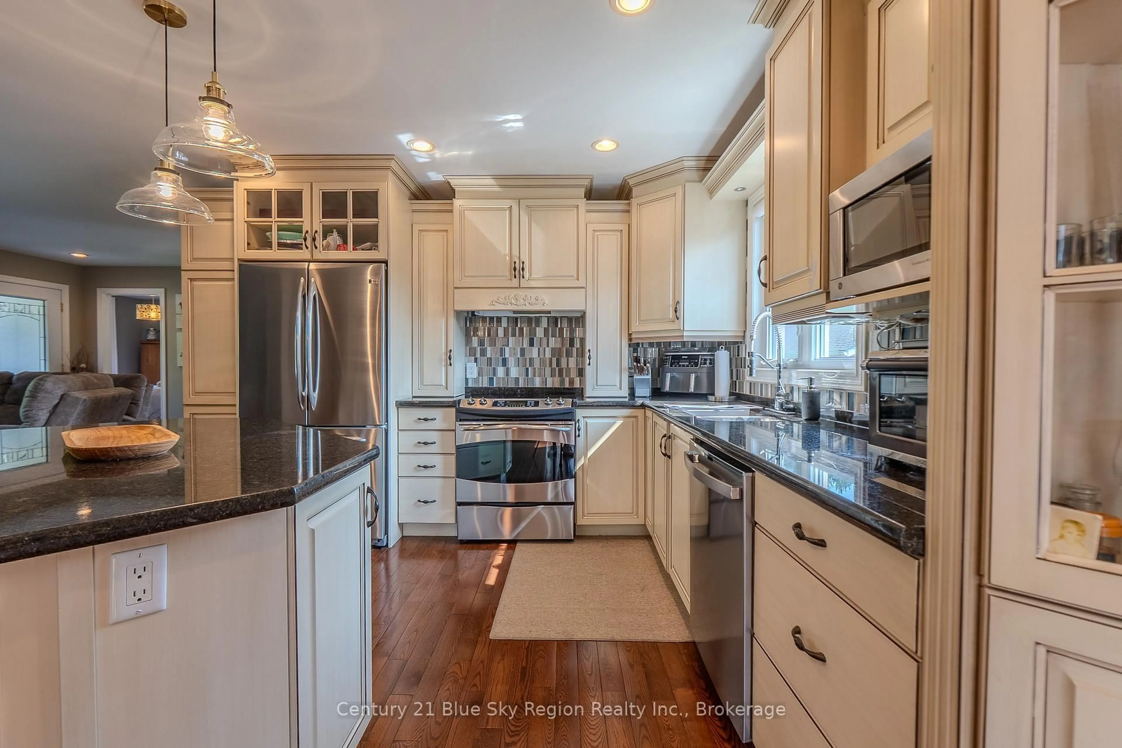 Open concept kitchen, ceramic/tile floor for 161 Spruce Crt, West Nipissing Ontario P2B 3N6