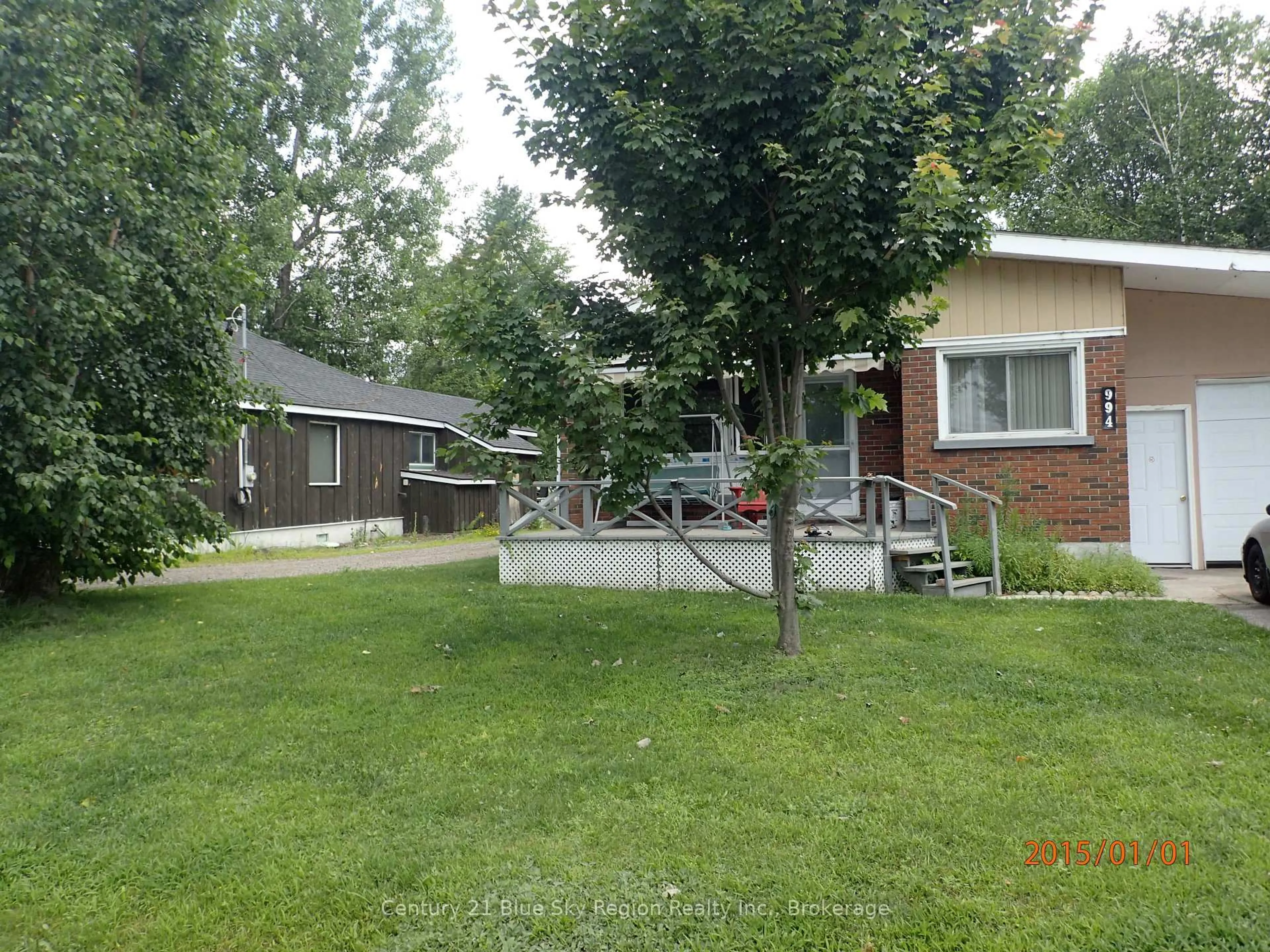 Patio, street for 994 Premier Rd, North Bay Ontario P1A 2H8