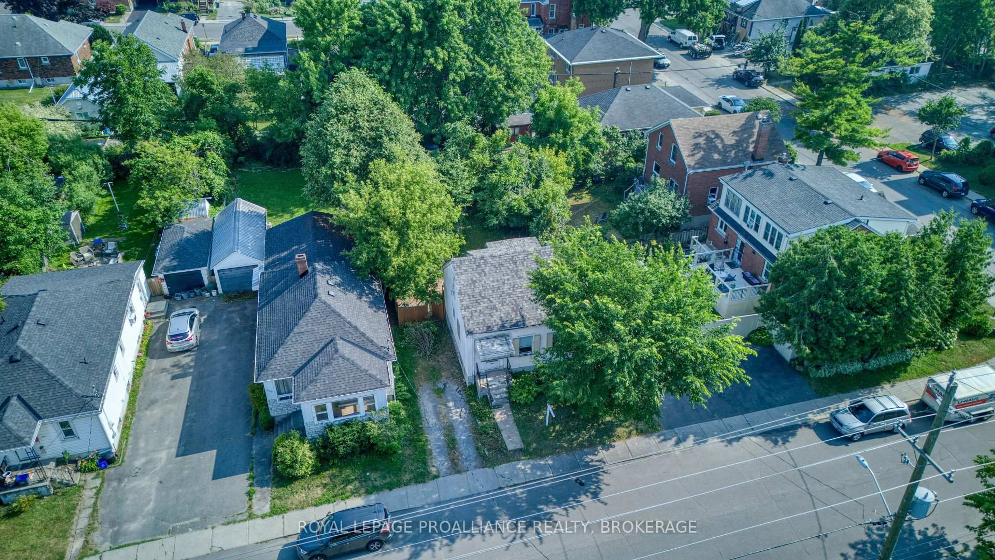 A pic from outside/outdoor area/front of a property/back of a property/a pic from drone, street for 204 Adelaide St, Kingston Ontario K7K 1Y5
