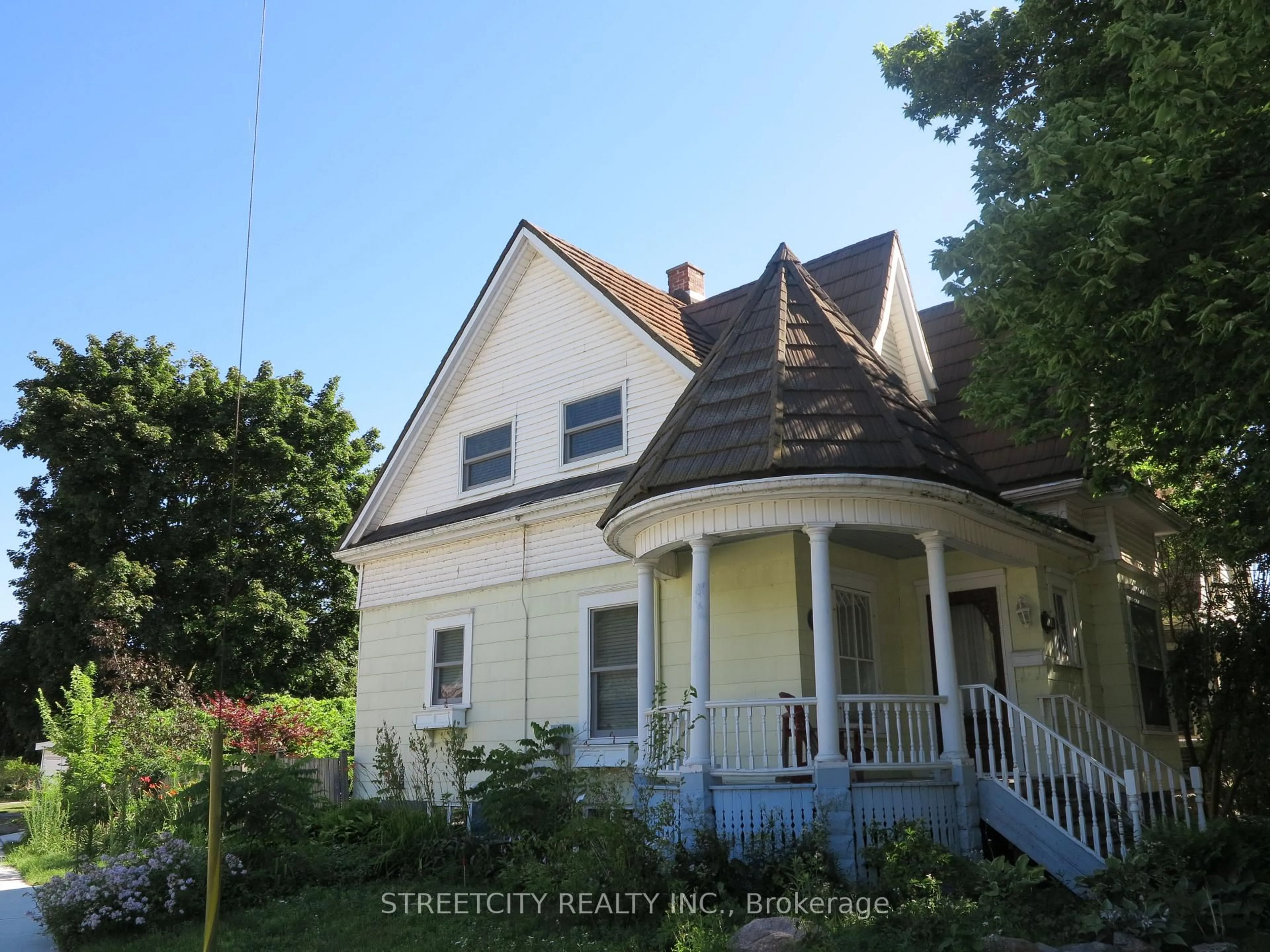 A pic from outside/outdoor area/front of a property/back of a property/a pic from drone, street for 173 MOUNT PLEASANT Ave, London North Ontario N6H 1E3
