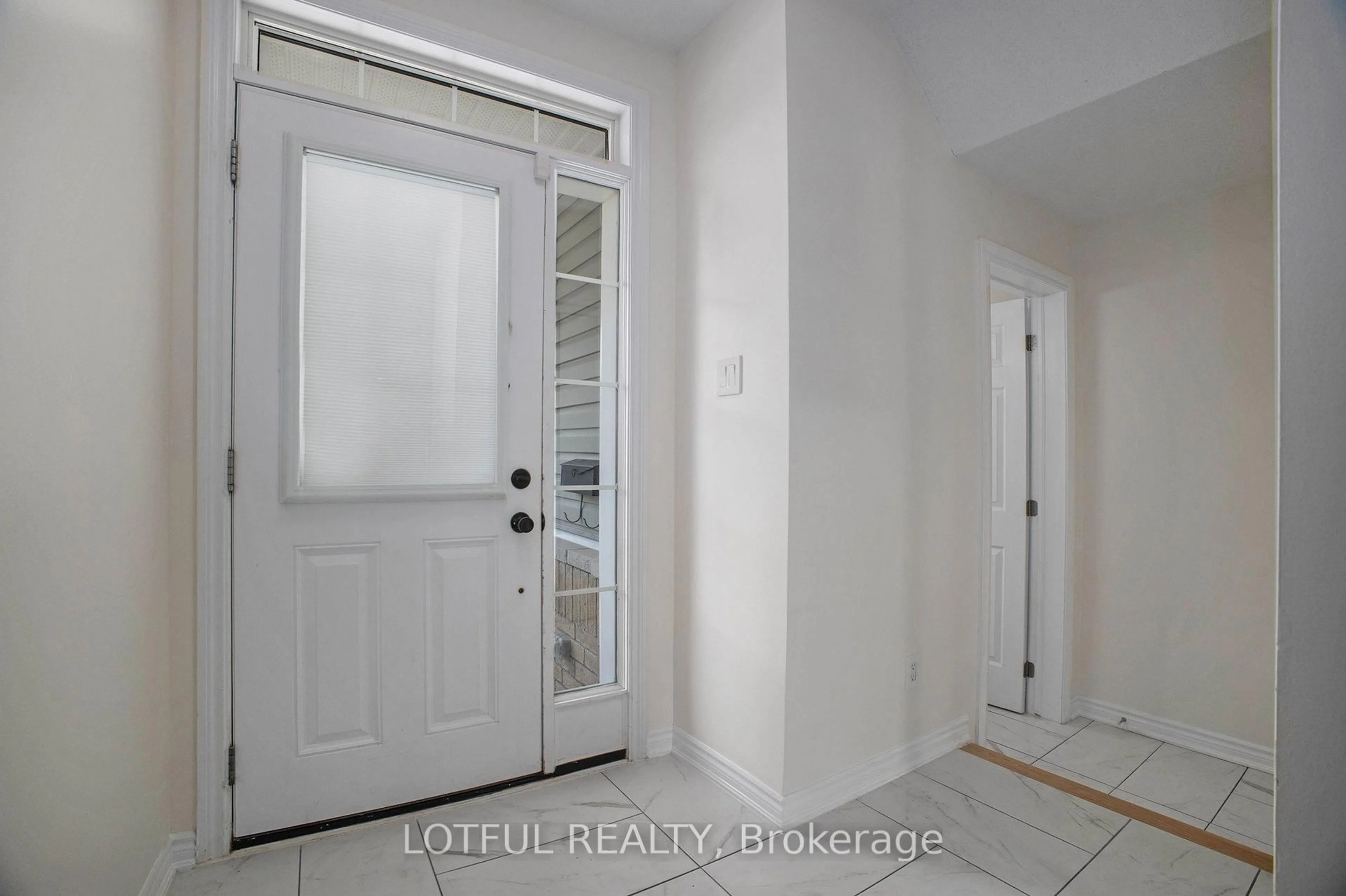 Indoor entryway for 881 Campobello Dr, Ottawa Ontario K2S 0N8