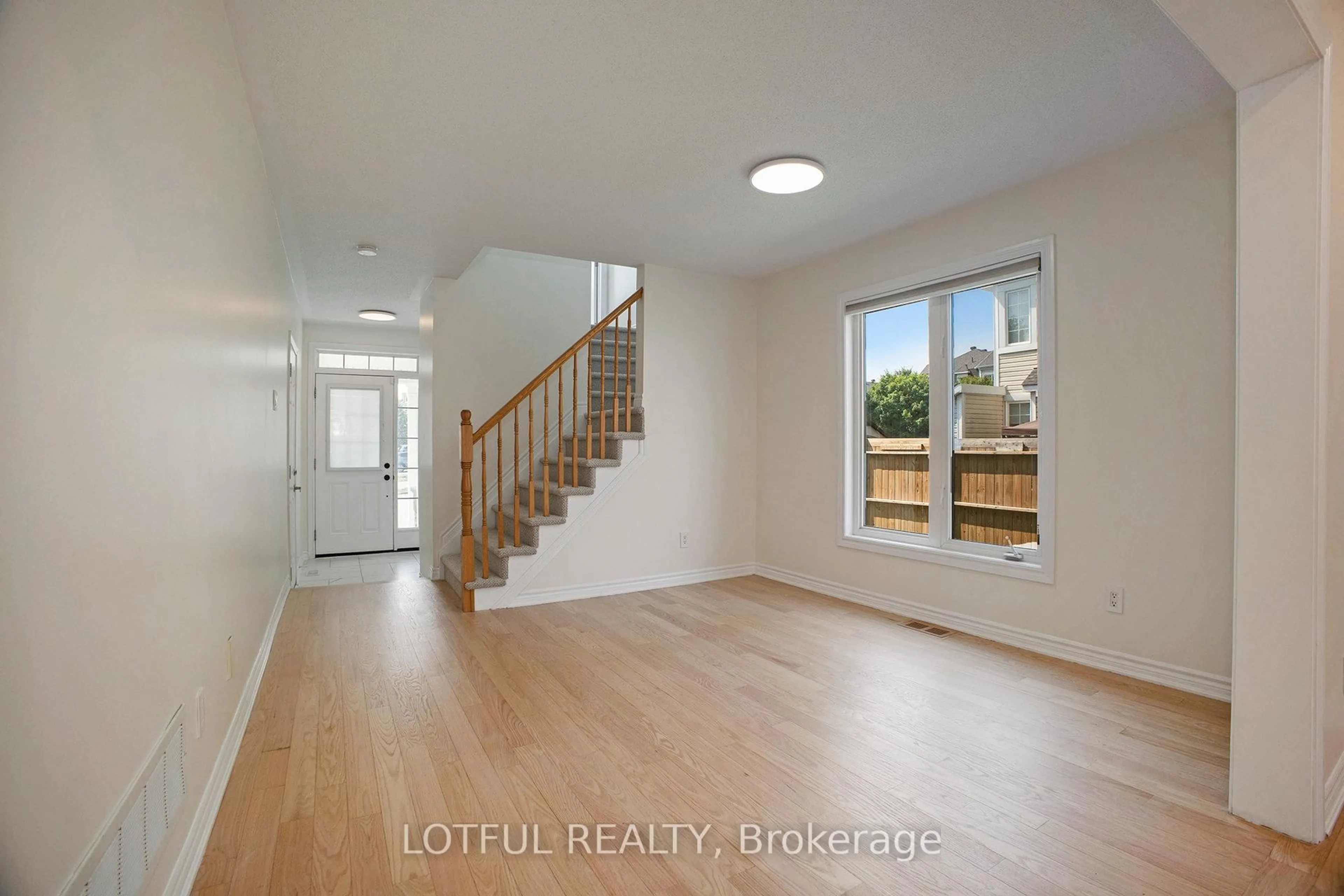 Indoor entryway for 881 Campobello Dr, Ottawa Ontario K2S 0N8