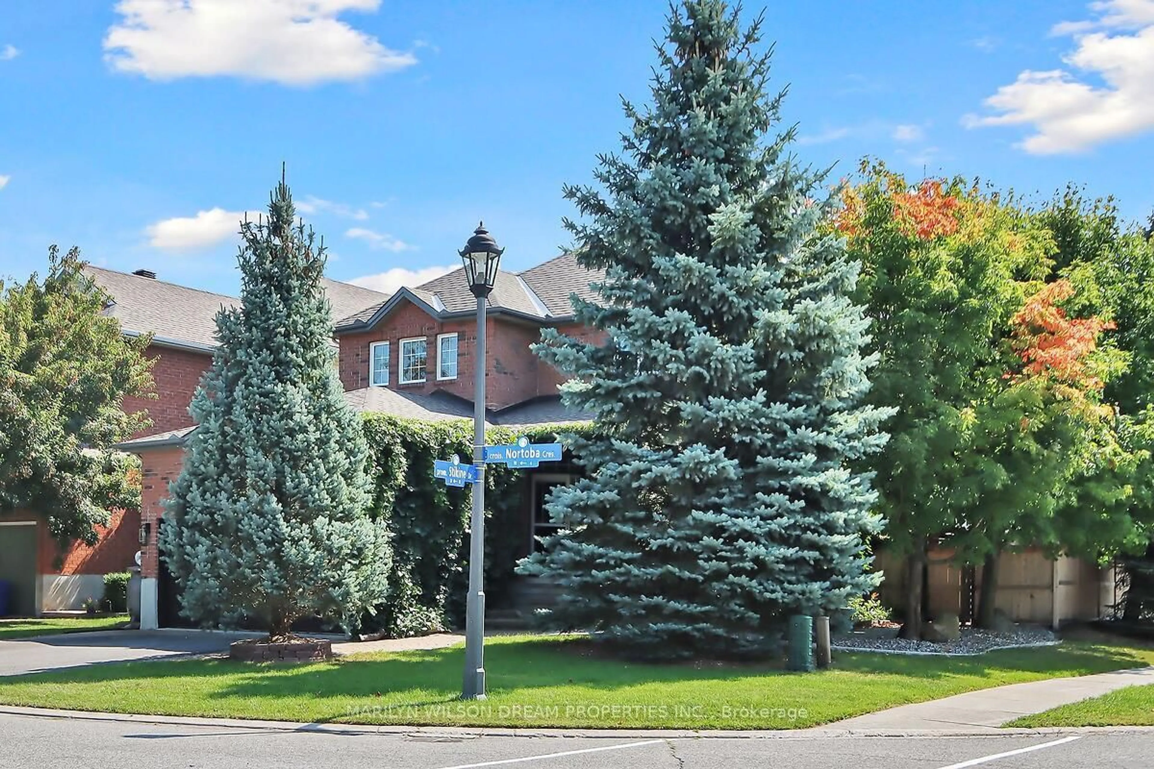 Unknown for 4 Nortoba Cres, Ottawa Ontario K2T 1G9
