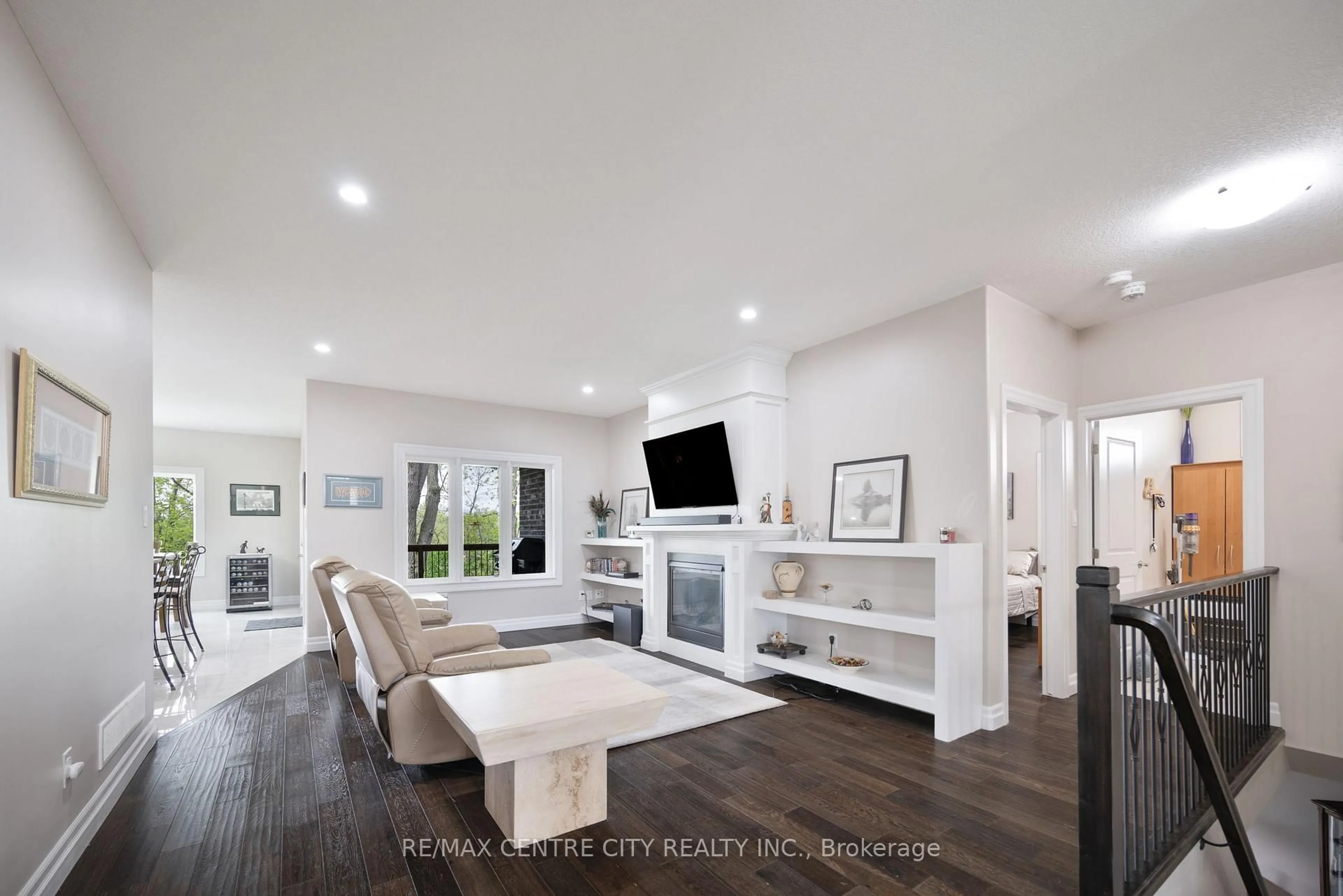 Living room with furniture, unknown for 2800 Sheffield Pl, London South Ontario N6M 0E5