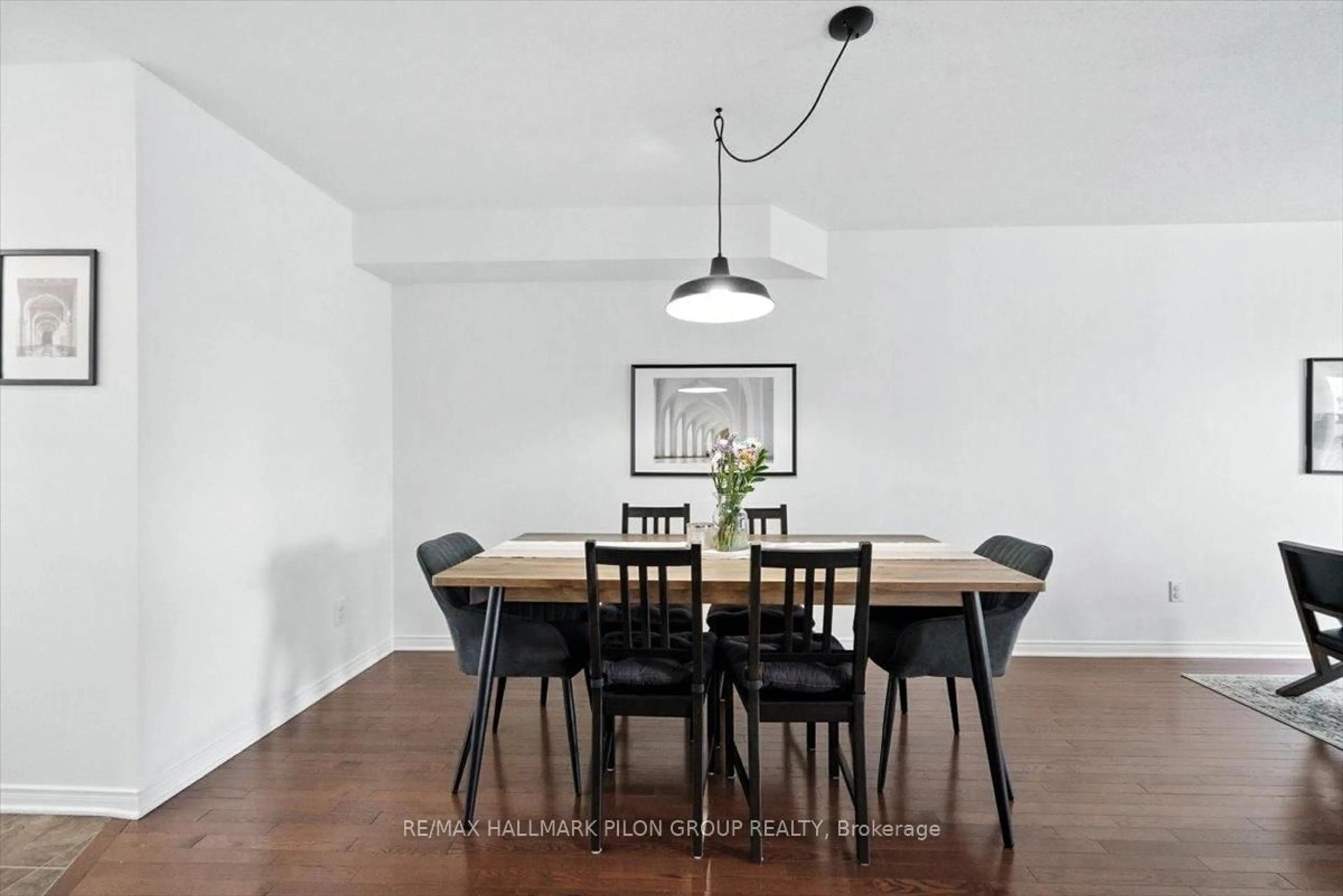 Dining room, wood/laminate floor for 243 Cityview Cres, Ottawa Ontario K4A 0T9