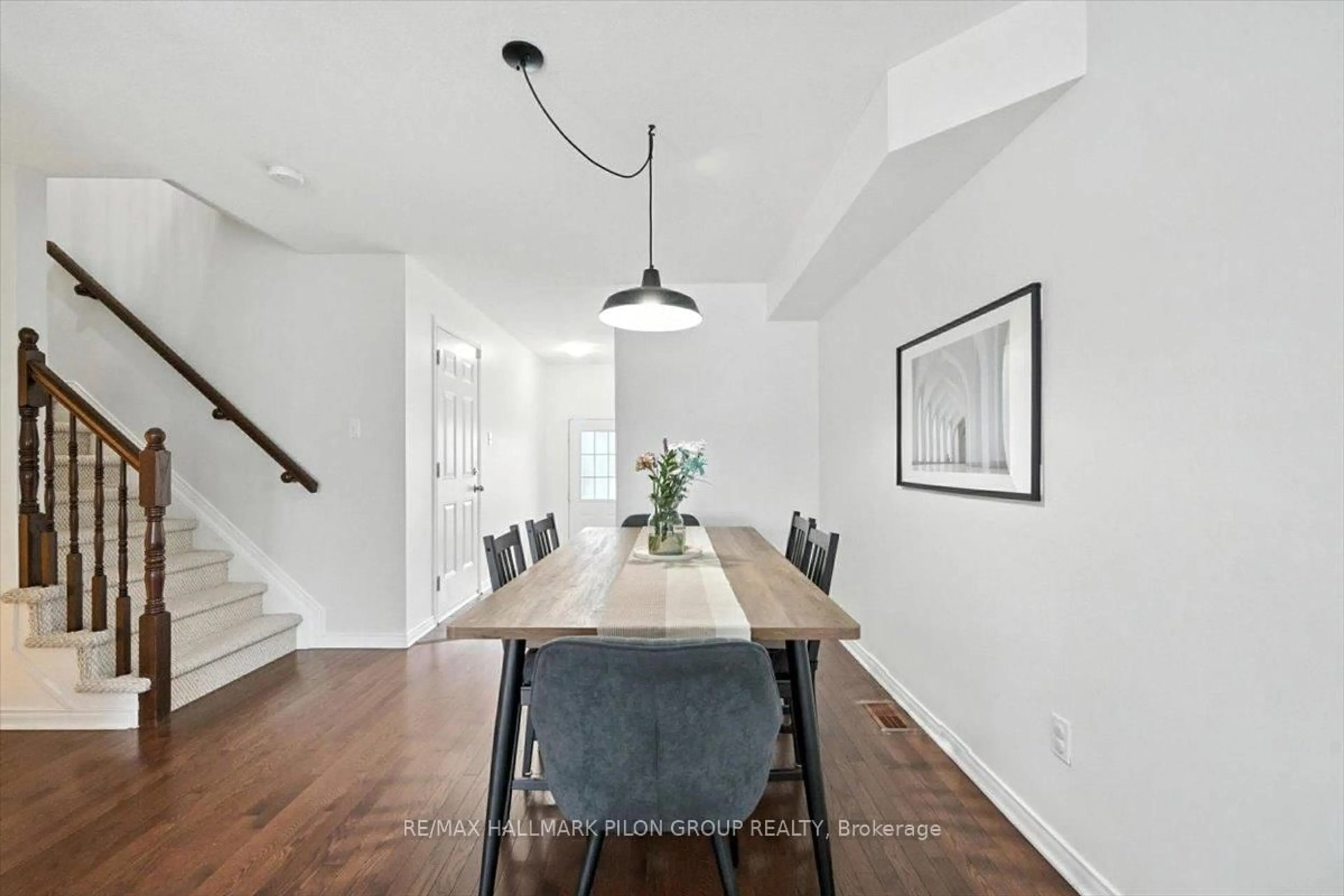 Dining room, unknown for 243 Cityview Cres, Ottawa Ontario K4A 0T9