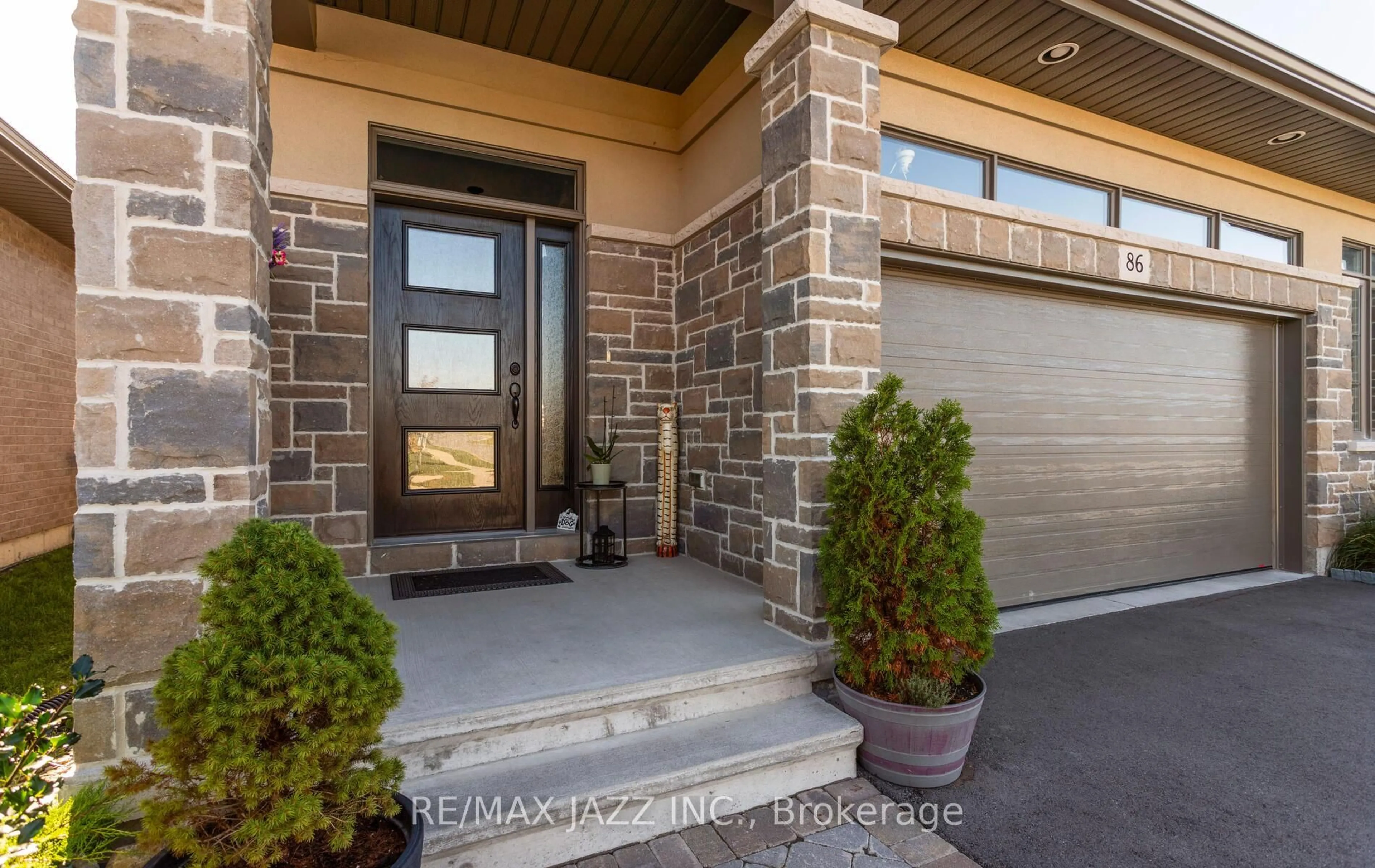 Indoor entryway for 86 Covington Cres, Belleville Ontario K8N 0L1