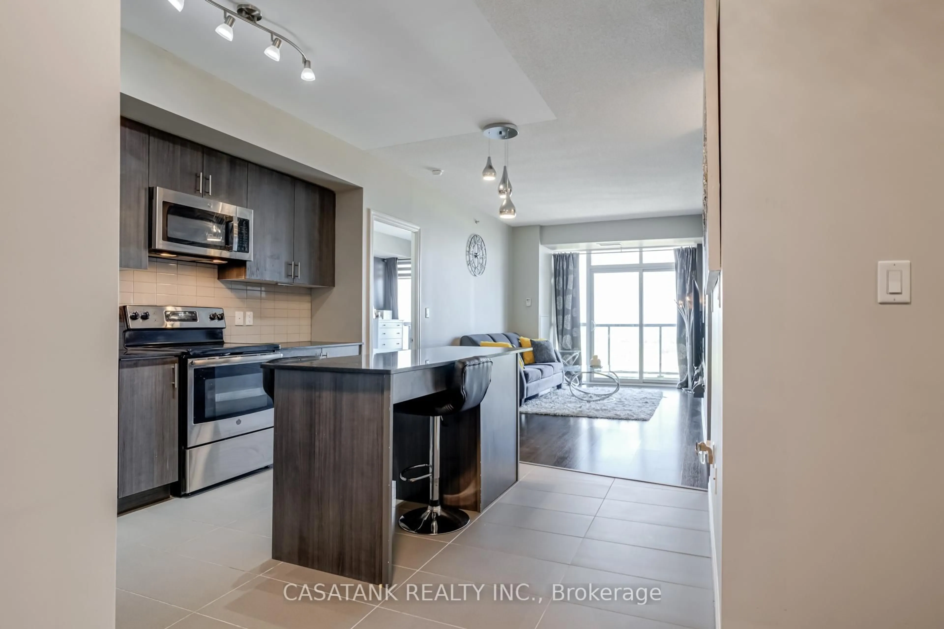 Open concept kitchen, unknown for 560 North Service Rd #710, Grimsby Ontario L3M 0G3