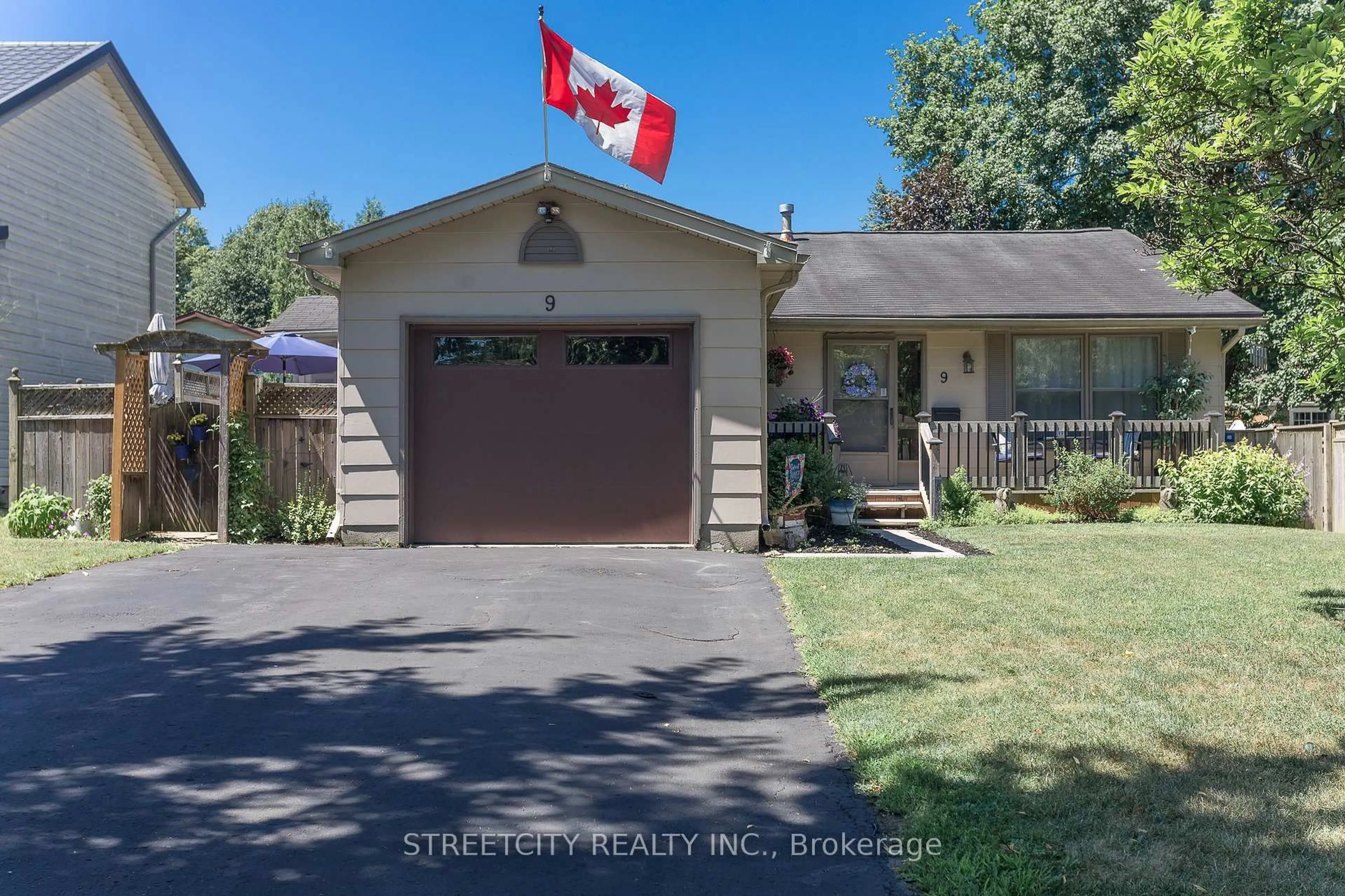 A pic from outside/outdoor area/front of a property/back of a property/a pic from drone, street for 9 Cottonwood Cres, London North Ontario N6G 2Y7