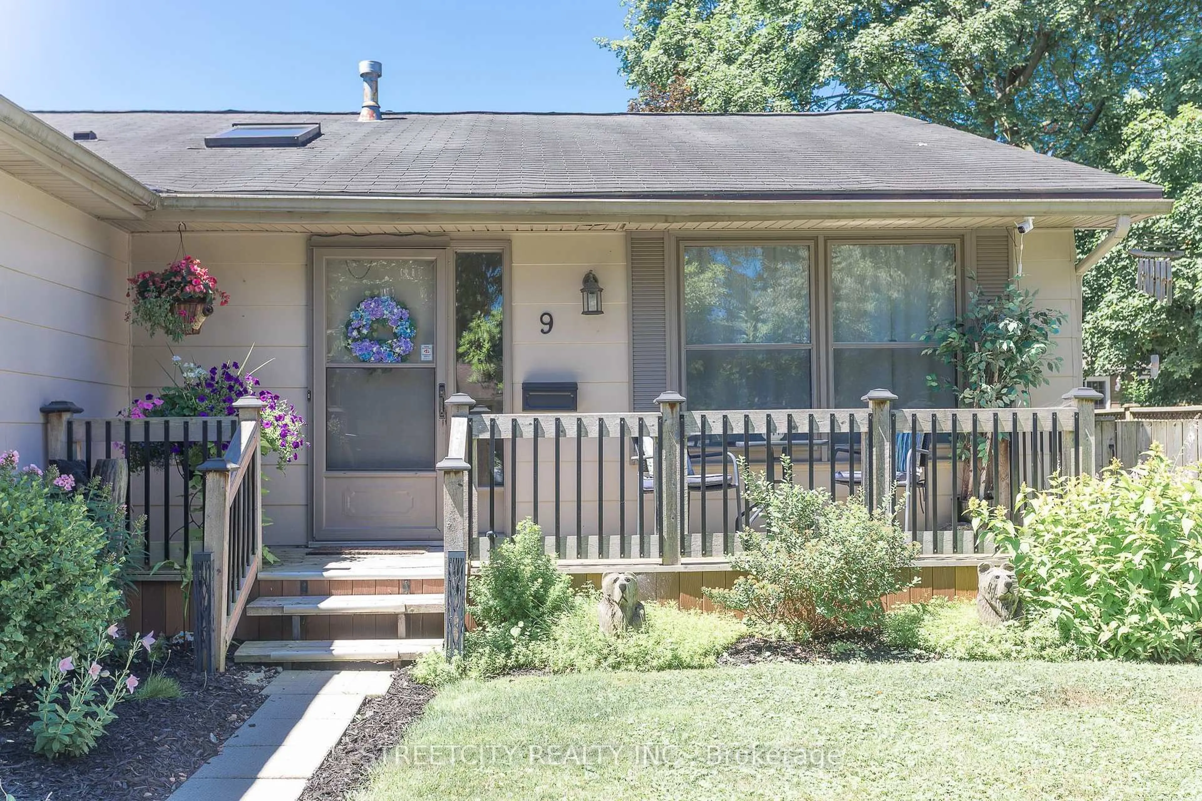 Home with vinyl exterior material, street for 9 Cottonwood Cres, London North Ontario N6G 2Y7