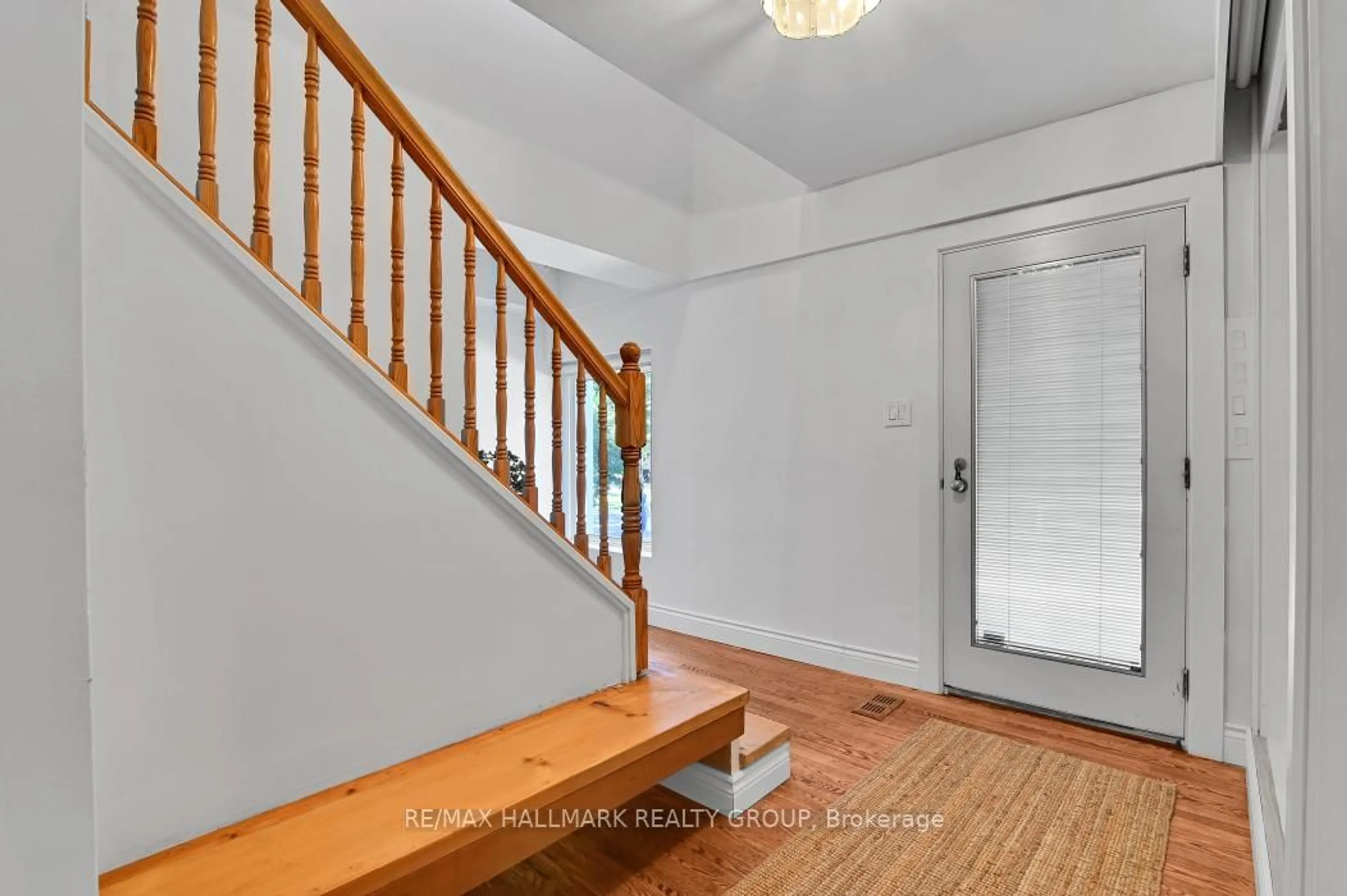 Unknown for 33 Rockcliffe Way, Ottawa Ontario K1M 1B3