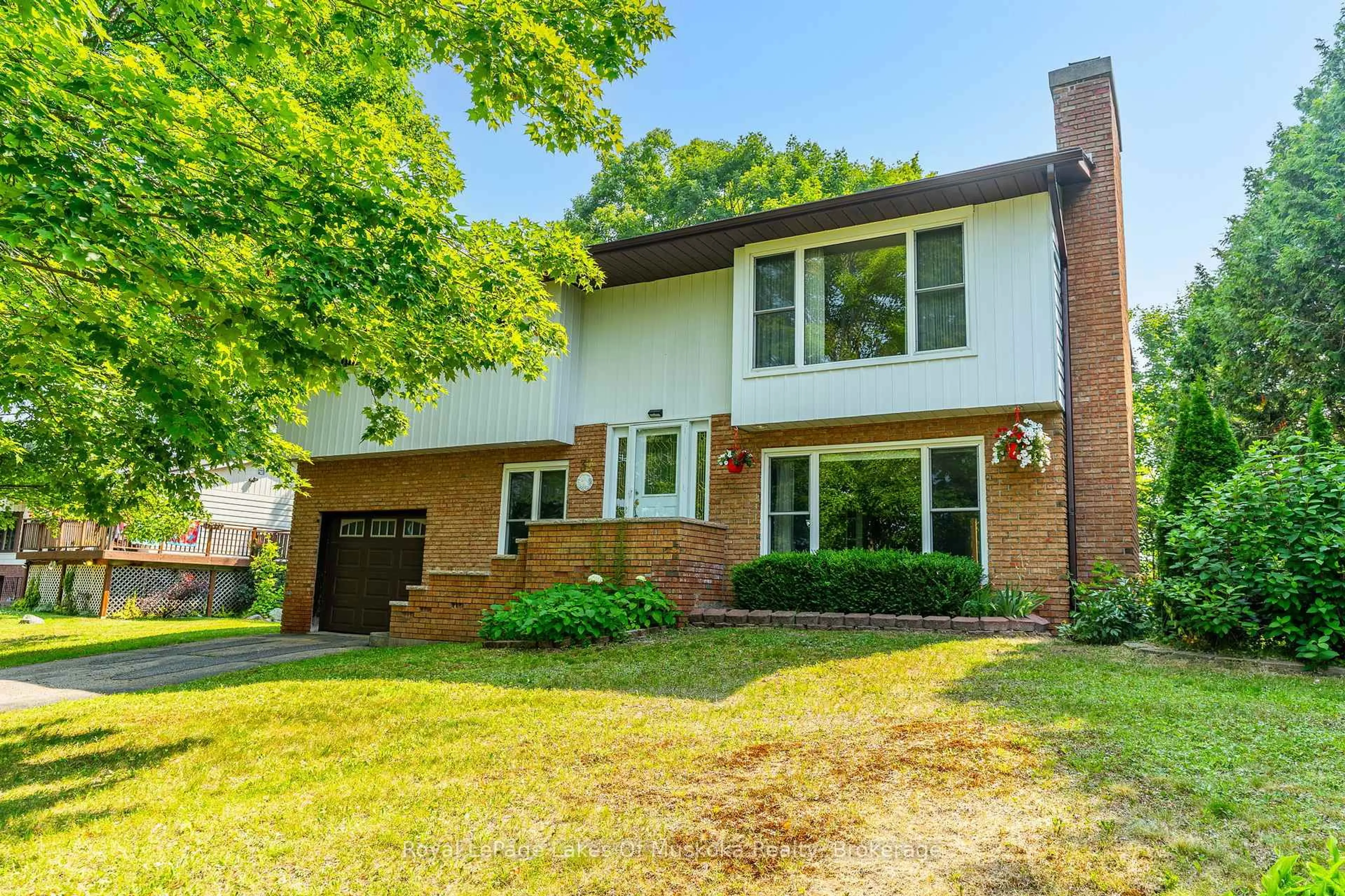 Home with brick exterior material, street for 37 Church St, Bracebridge Ontario P1L 2A2