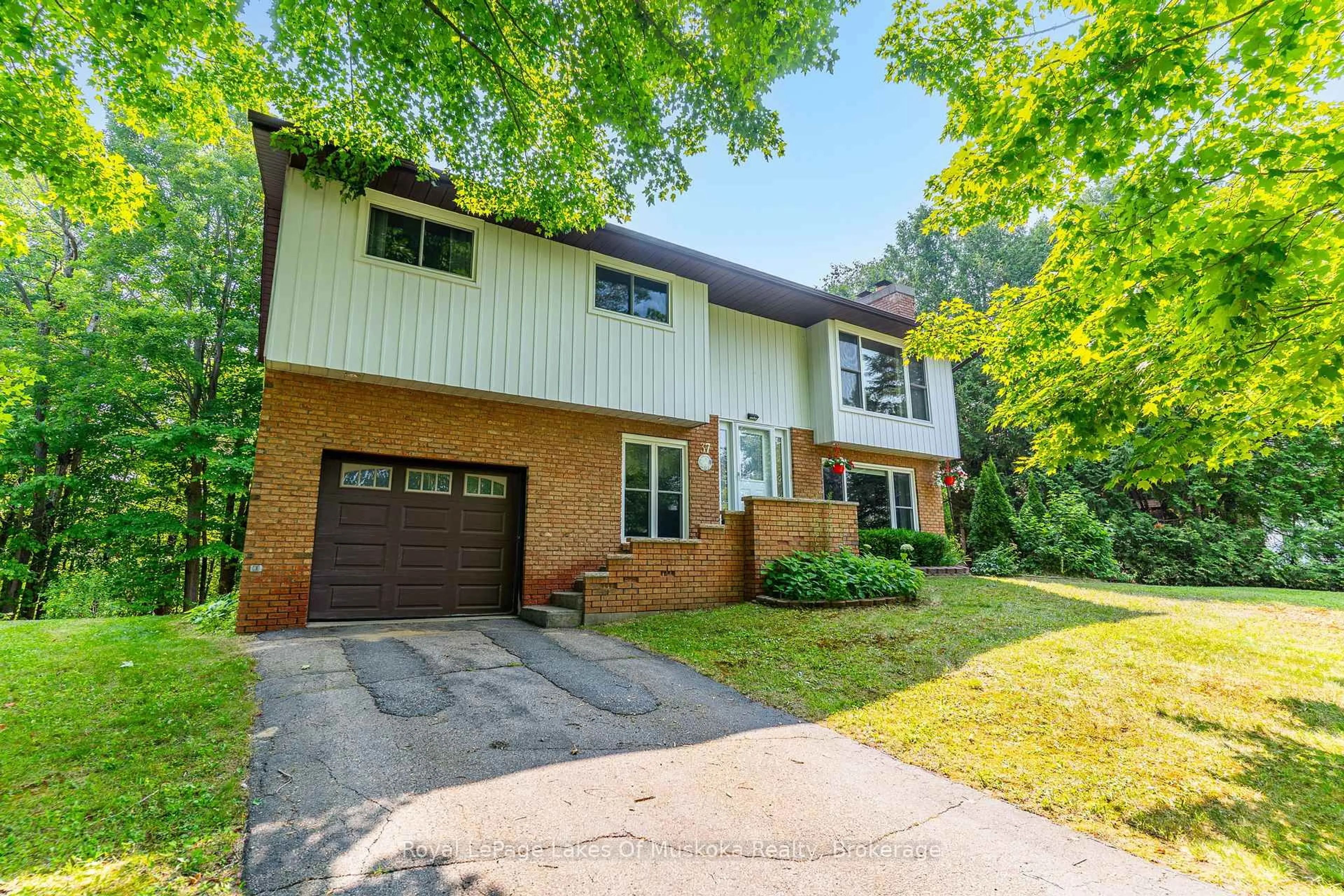 Home with brick exterior material, street for 37 Church St, Bracebridge Ontario P1L 2A2