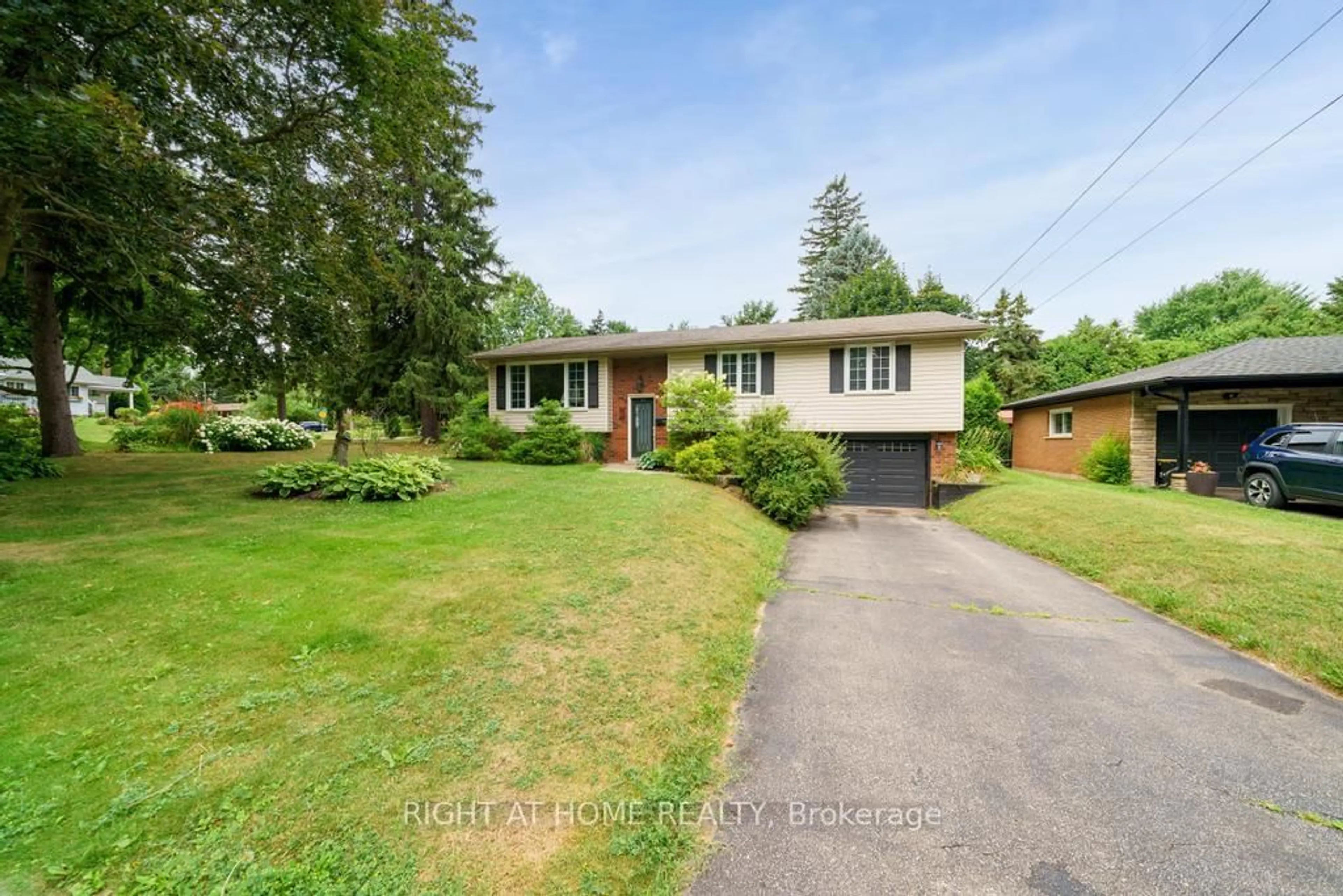 A pic from outside/outdoor area/front of a property/back of a property/a pic from drone, street for 306 Appleby Rd, Hamilton Ontario L9G 2V7