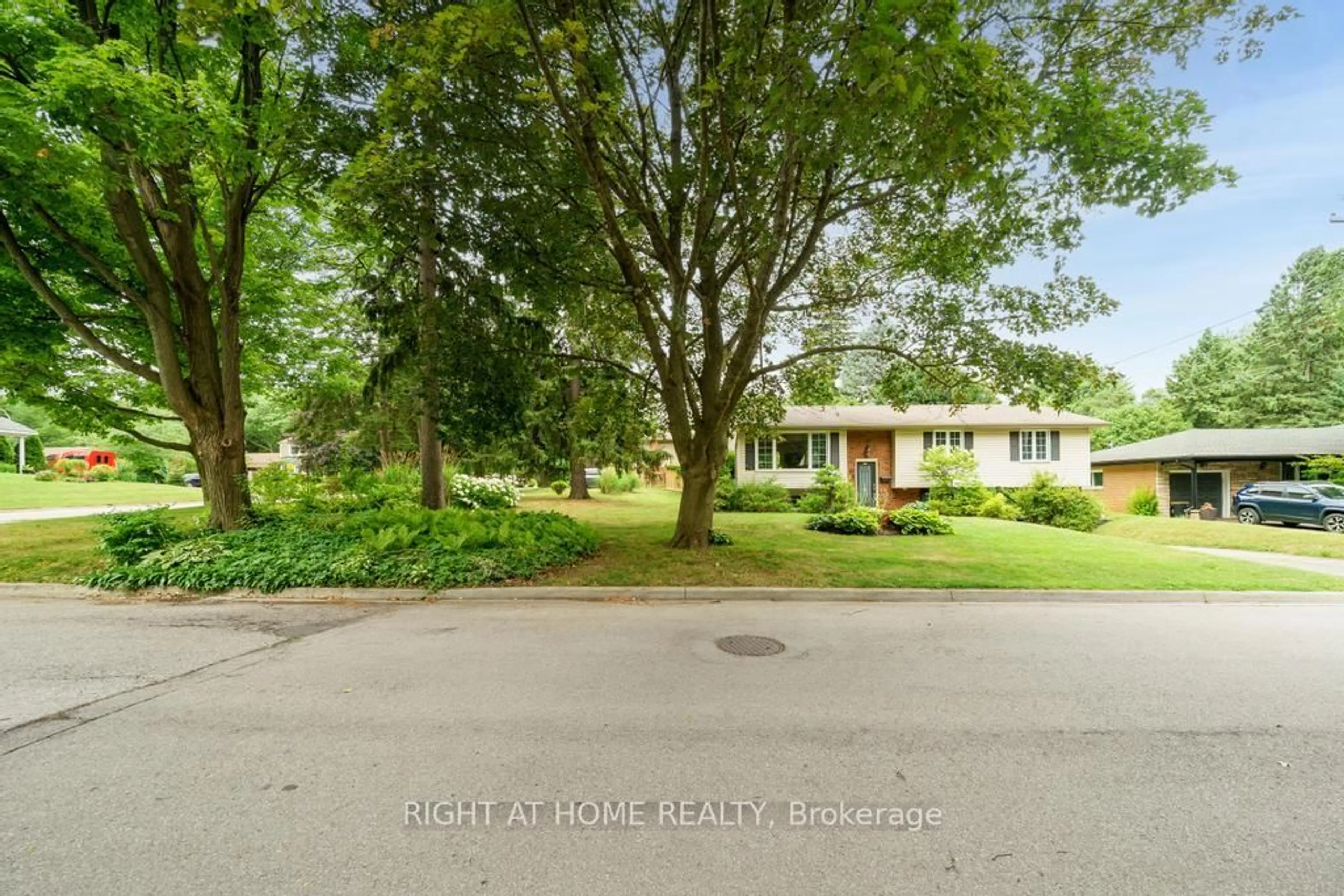 A pic from outside/outdoor area/front of a property/back of a property/a pic from drone, street for 306 Appleby Rd, Hamilton Ontario L9G 2V7