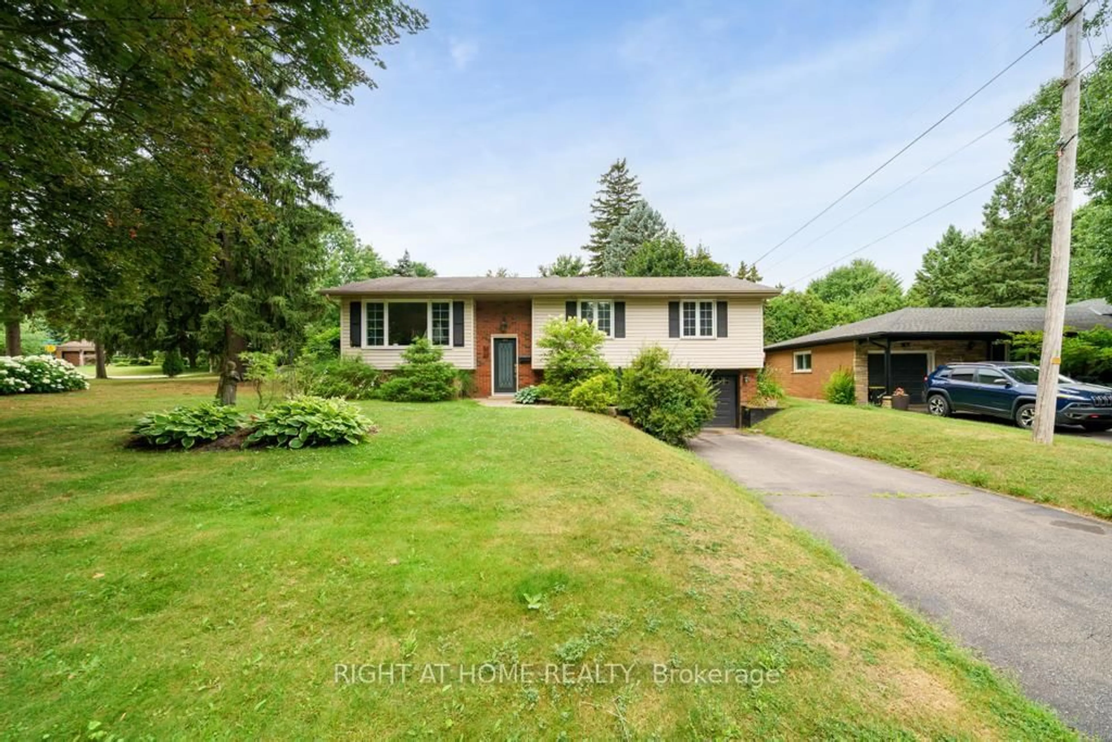 A pic from outside/outdoor area/front of a property/back of a property/a pic from drone, street for 306 Appleby Rd, Hamilton Ontario L9G 2V7