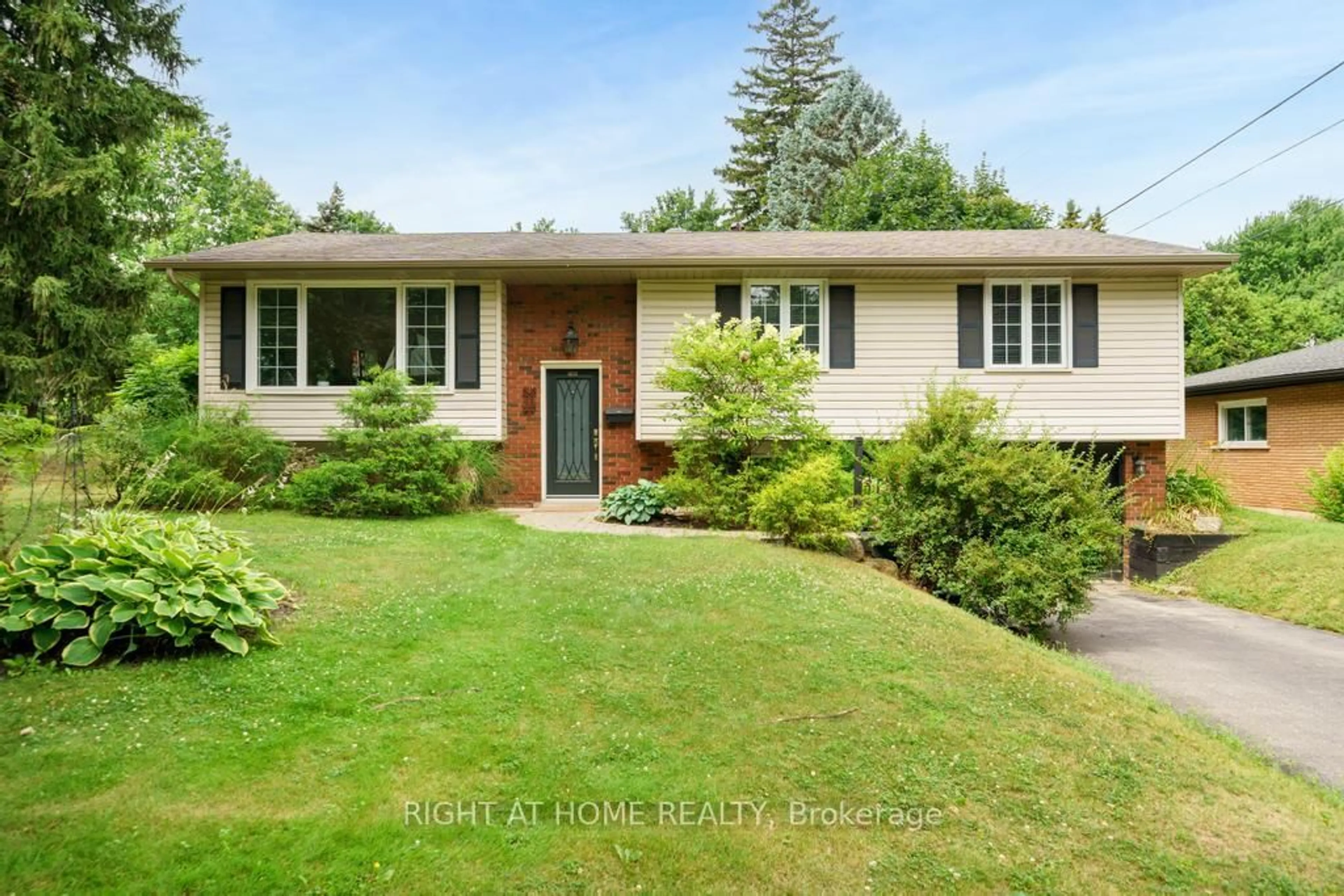 Home with brick exterior material, street for 306 Appleby Rd, Hamilton Ontario L9G 2V7