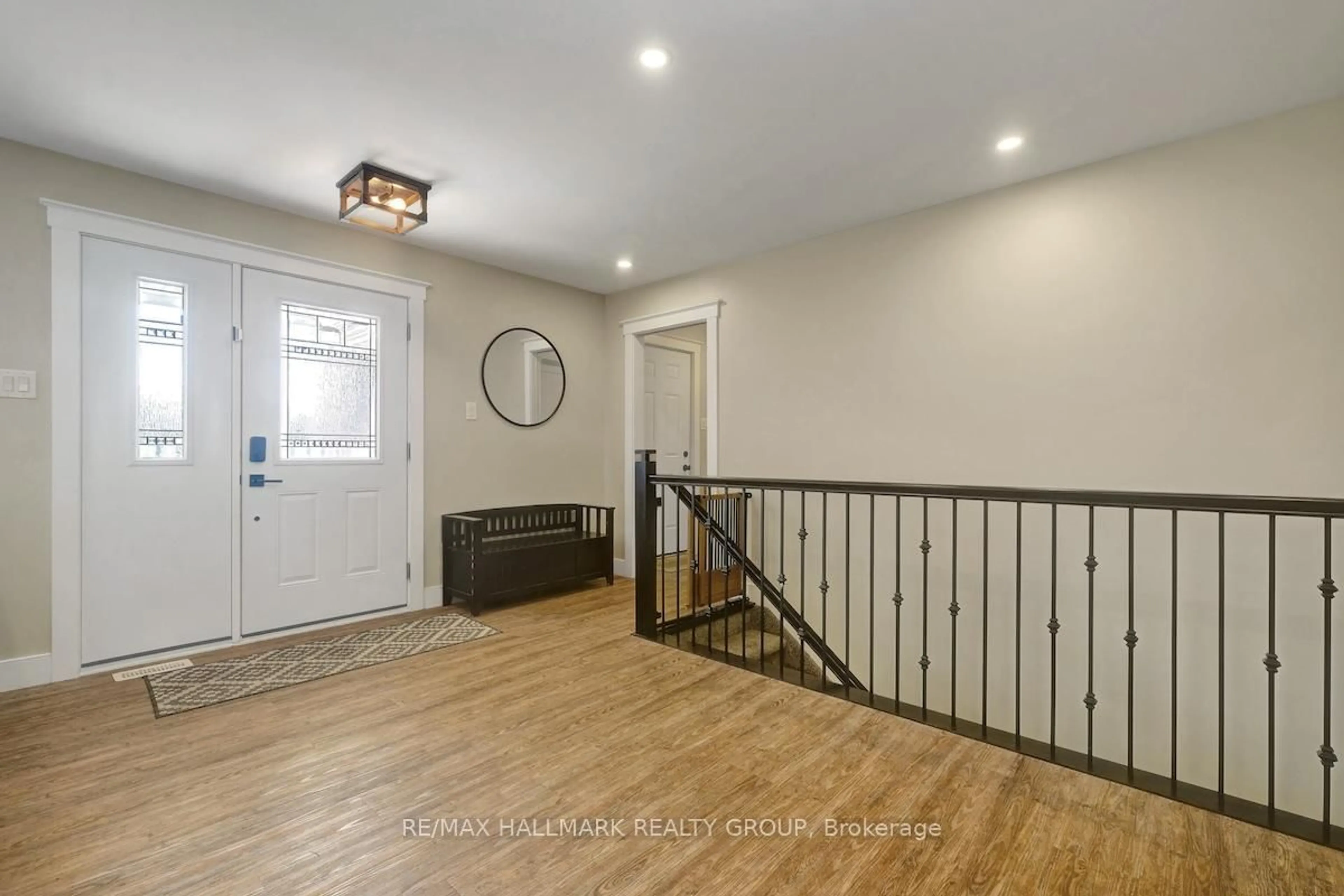 Indoor entryway for 6 Birch Lane, Rideau Lakes Ontario K7A 5B8