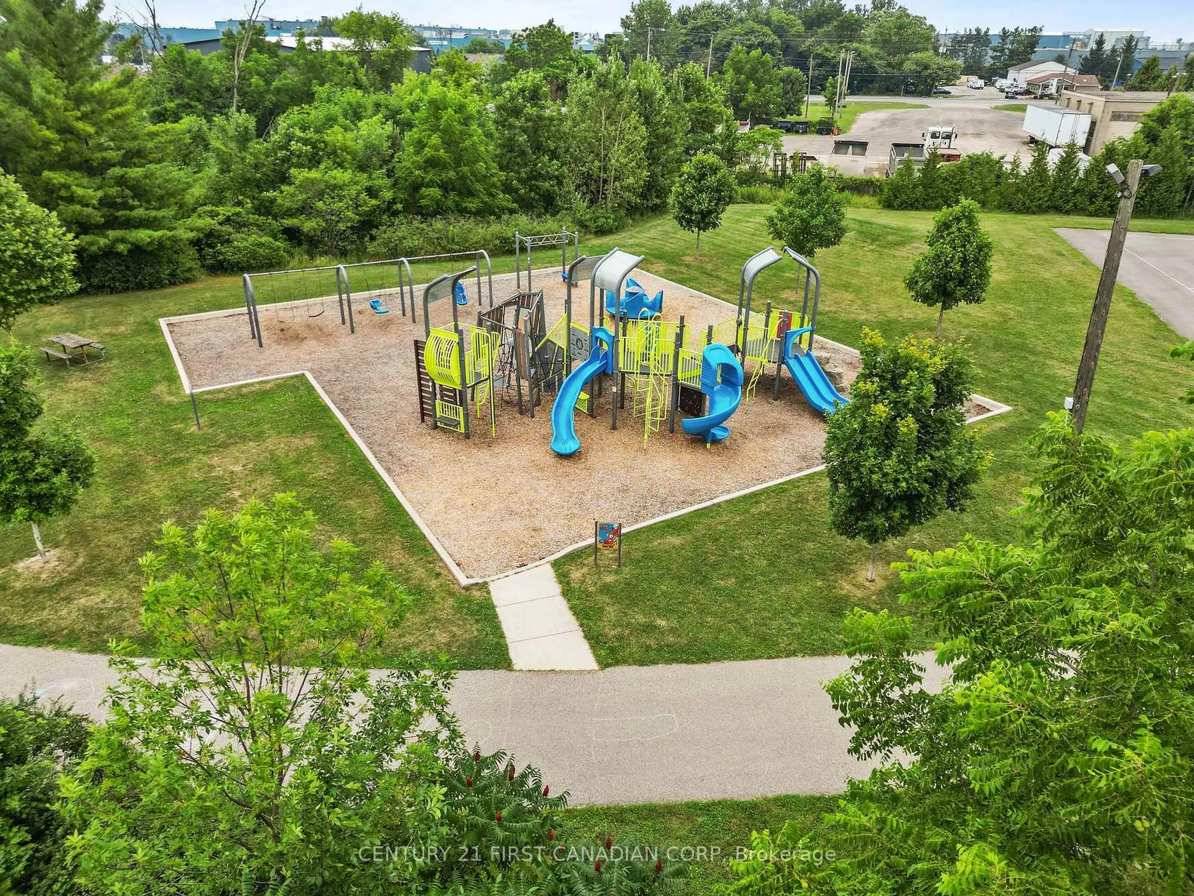 A pic from outside/outdoor area/front of a property/back of a property/a pic from drone, unknown for 7 Sifton Dr, St. Thomas Ontario N5R 6C6