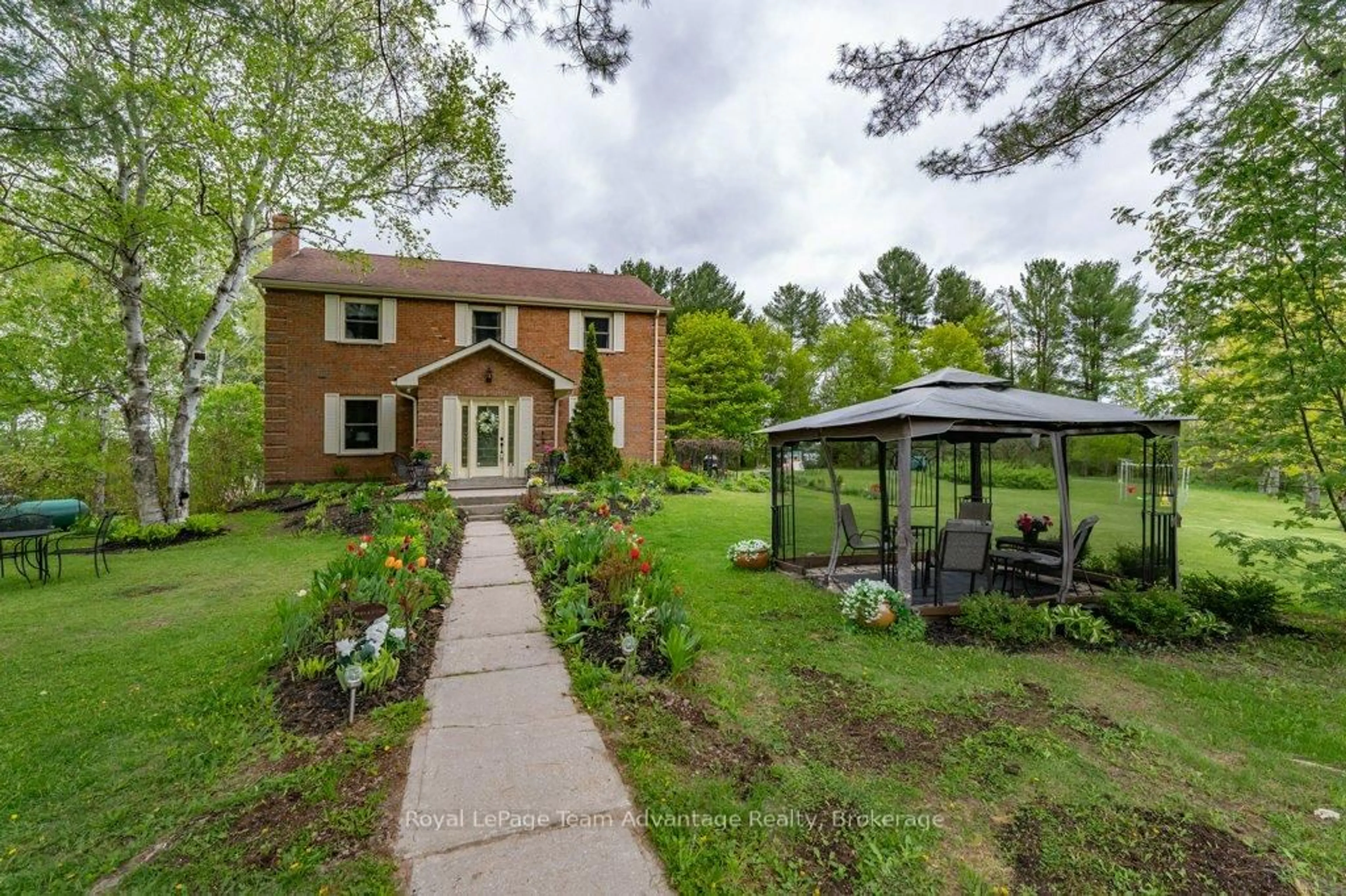 A pic from outside/outdoor area/front of a property/back of a property/a pic from drone, street for 2 Tally Ho-Swords Rd, Seguin Ontario P2A 2W9