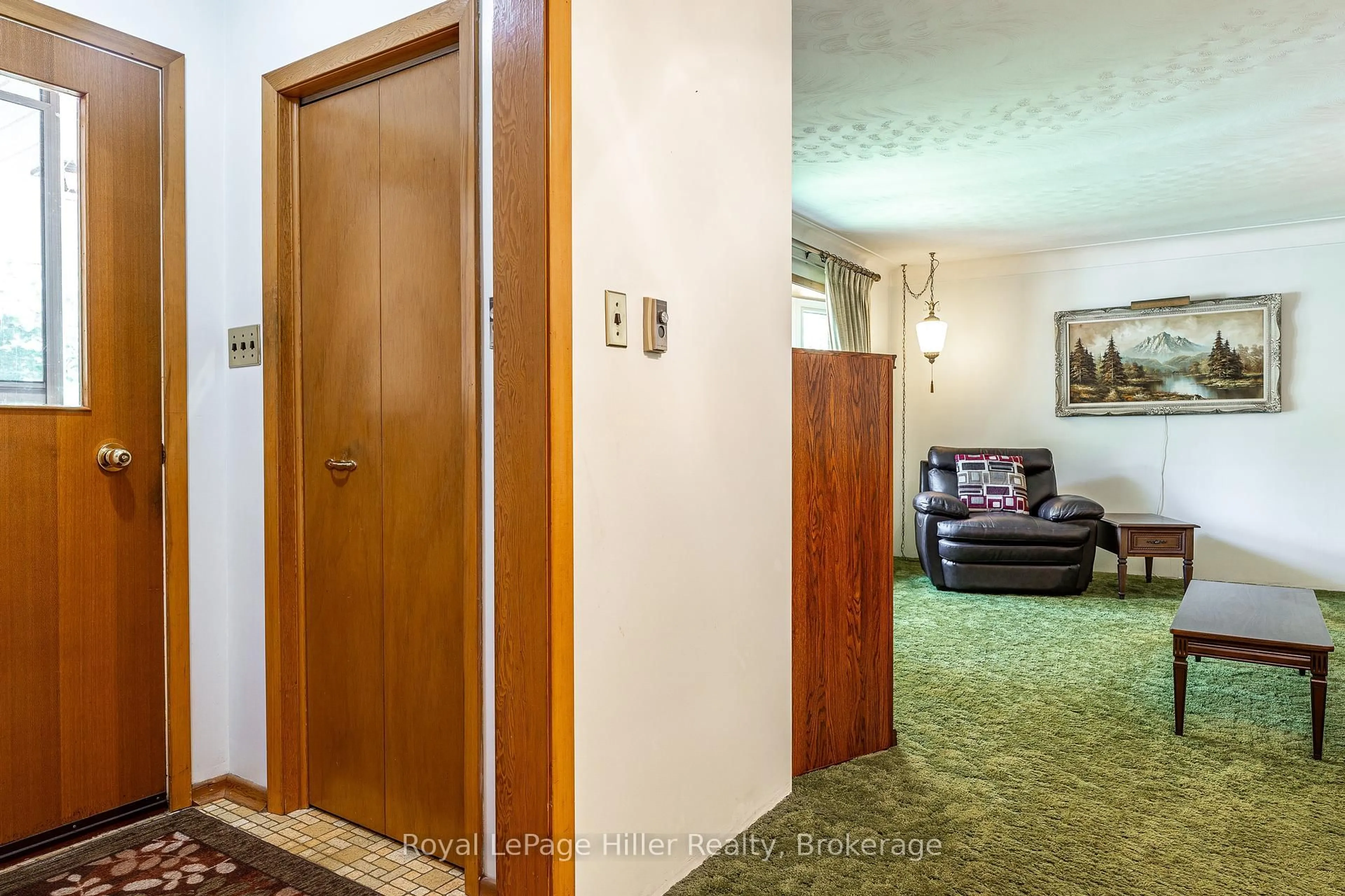 Indoor foyer for 201 Home St, Stratford Ontario N5A 2A4