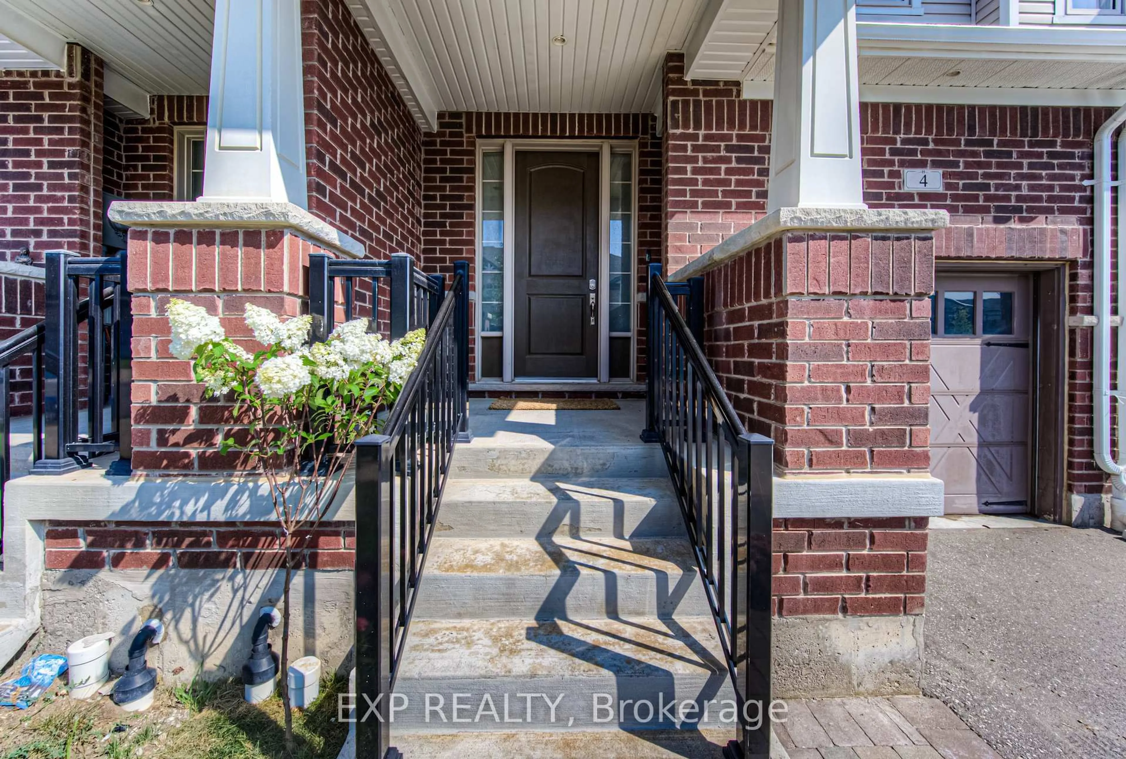Indoor entryway for 4 Stonehill Ave, Kitchener Ontario N2R 0N8