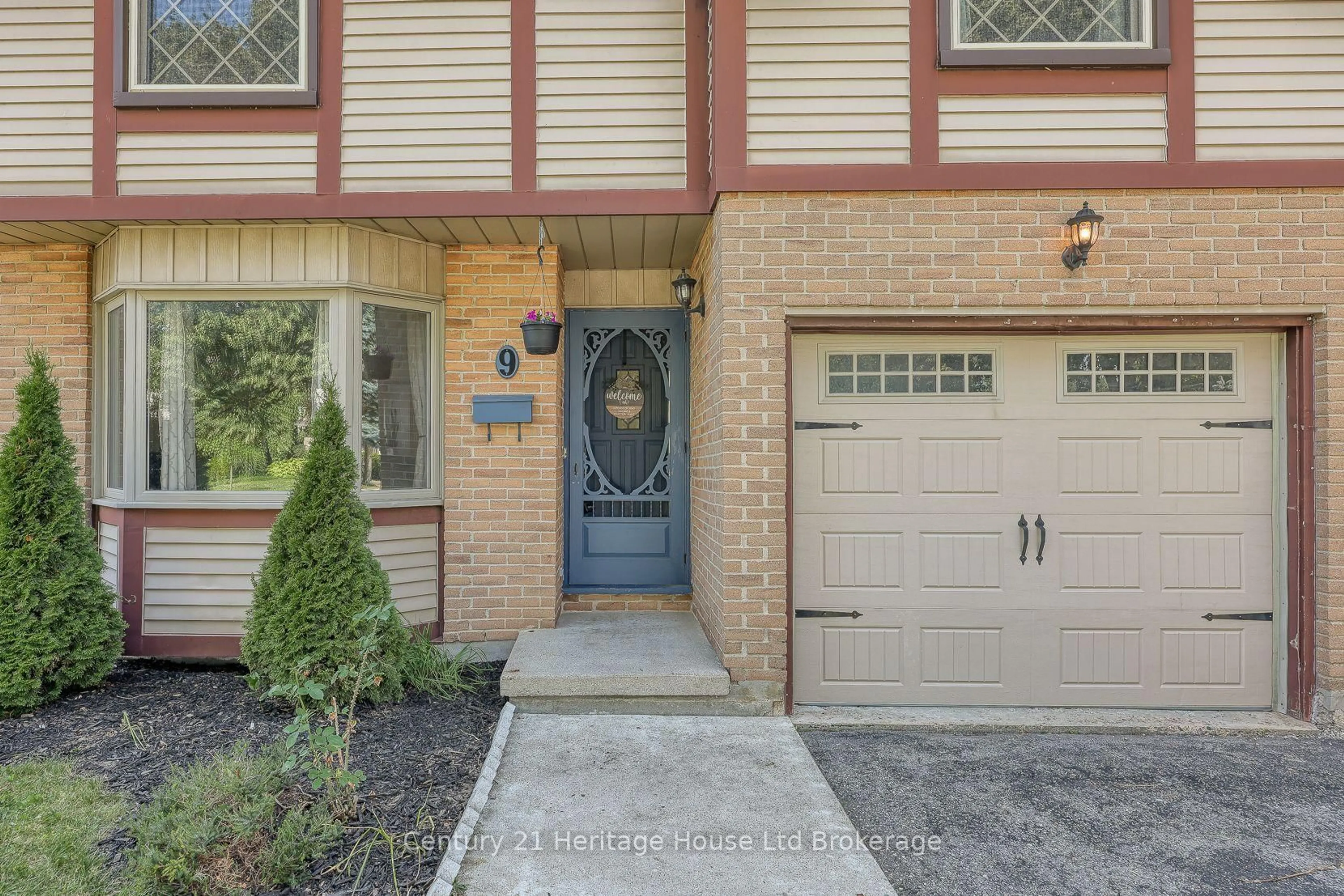 Unknown for 9 Edmunds Cres, London South Ontario N5Z 4J1
