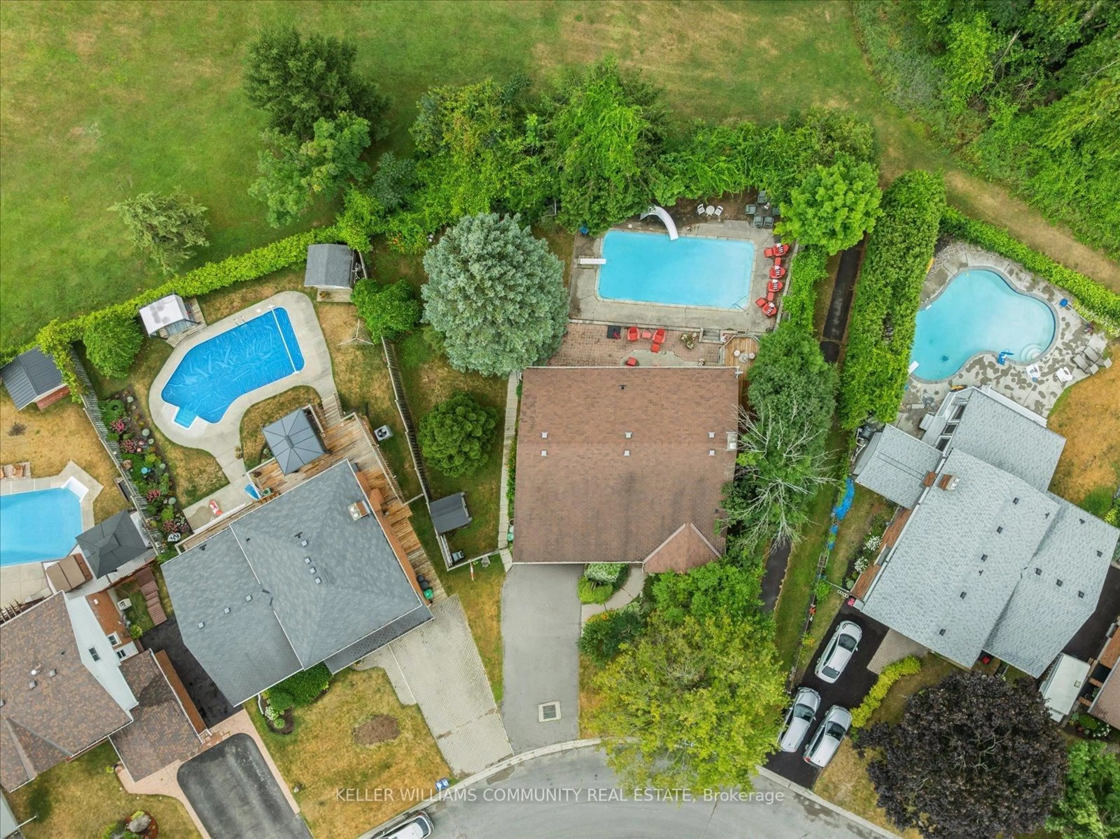 A pic from outside/outdoor area/front of a property/back of a property/a pic from drone, unknown for 11 Bayleaf Crt, Peterborough West Ontario K9K 1A2
