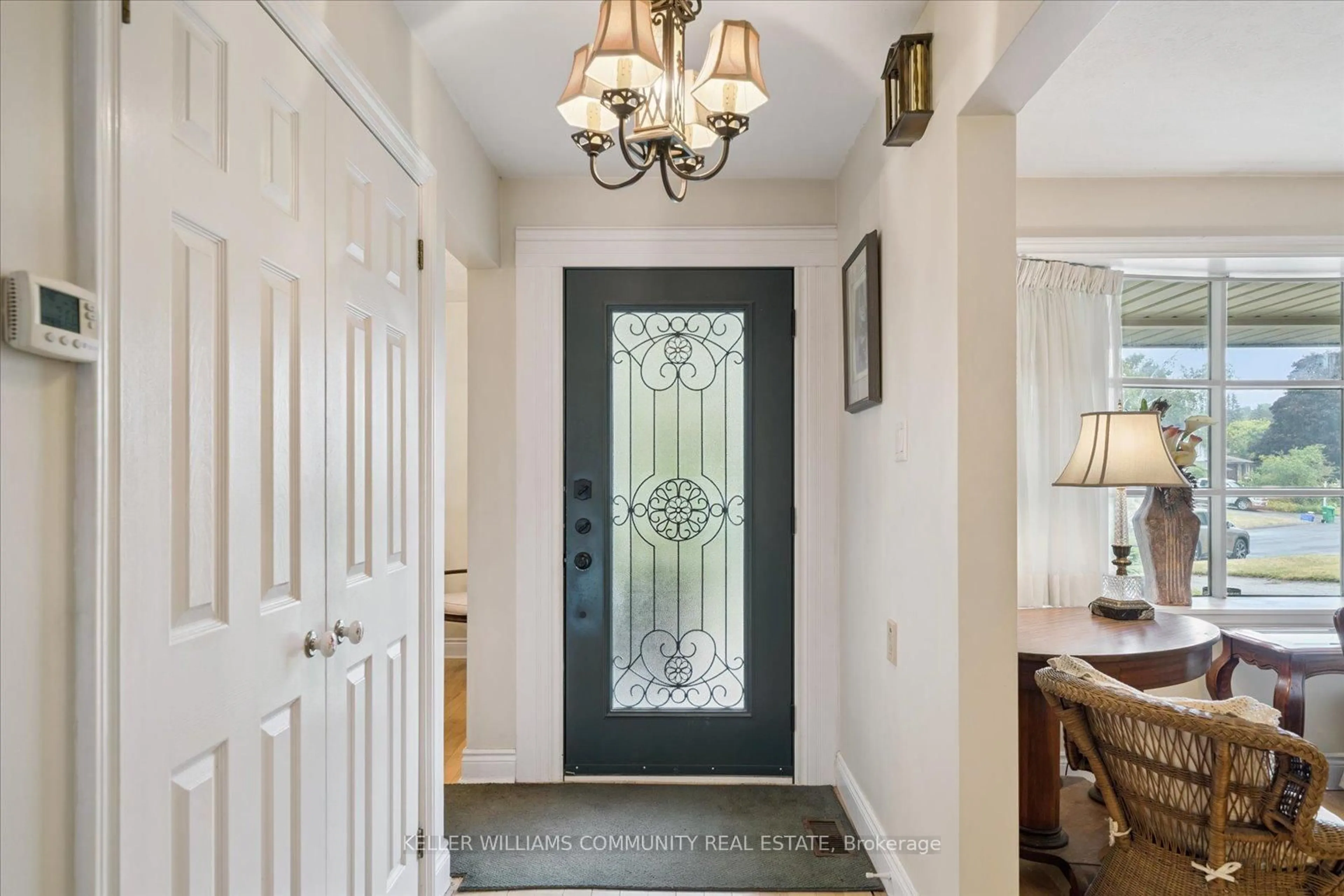 Indoor entryway for 11 Bayleaf Crt, Peterborough West Ontario K9K 1A2