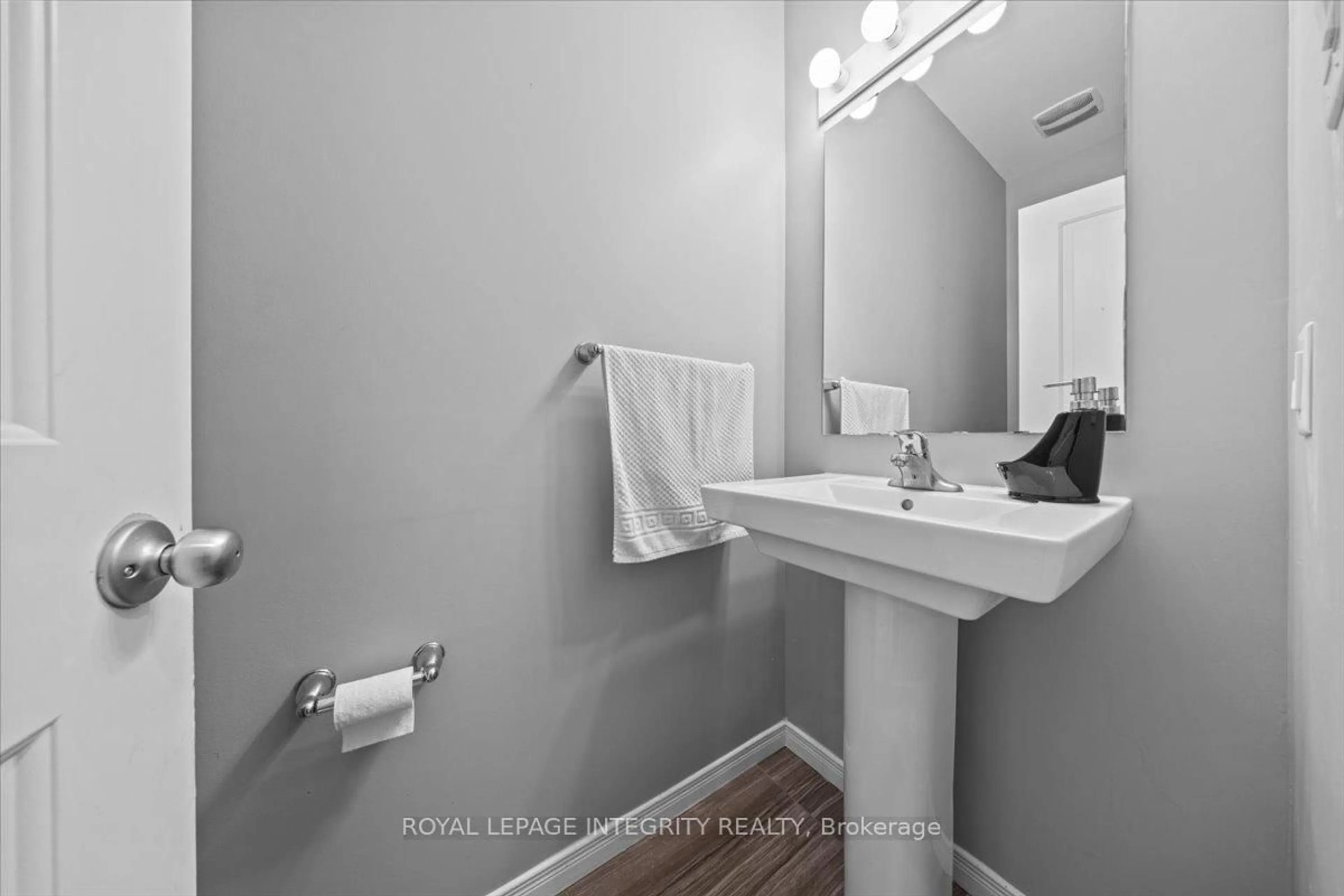Standard bathroom, ceramic/tile floor for 14 Hackney Private, Stittsville Ontario K2V 0K8