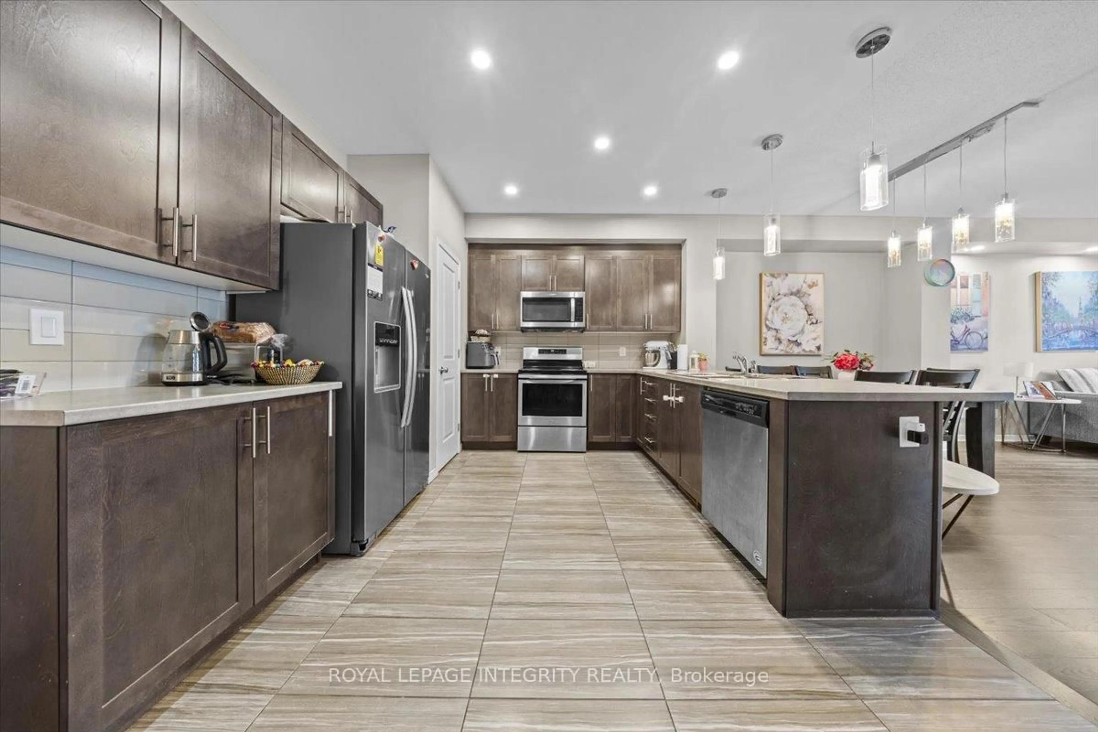 Open concept kitchen, ceramic/tile floor for 14 Hackney Private, Stittsville Ontario K2V 0K8