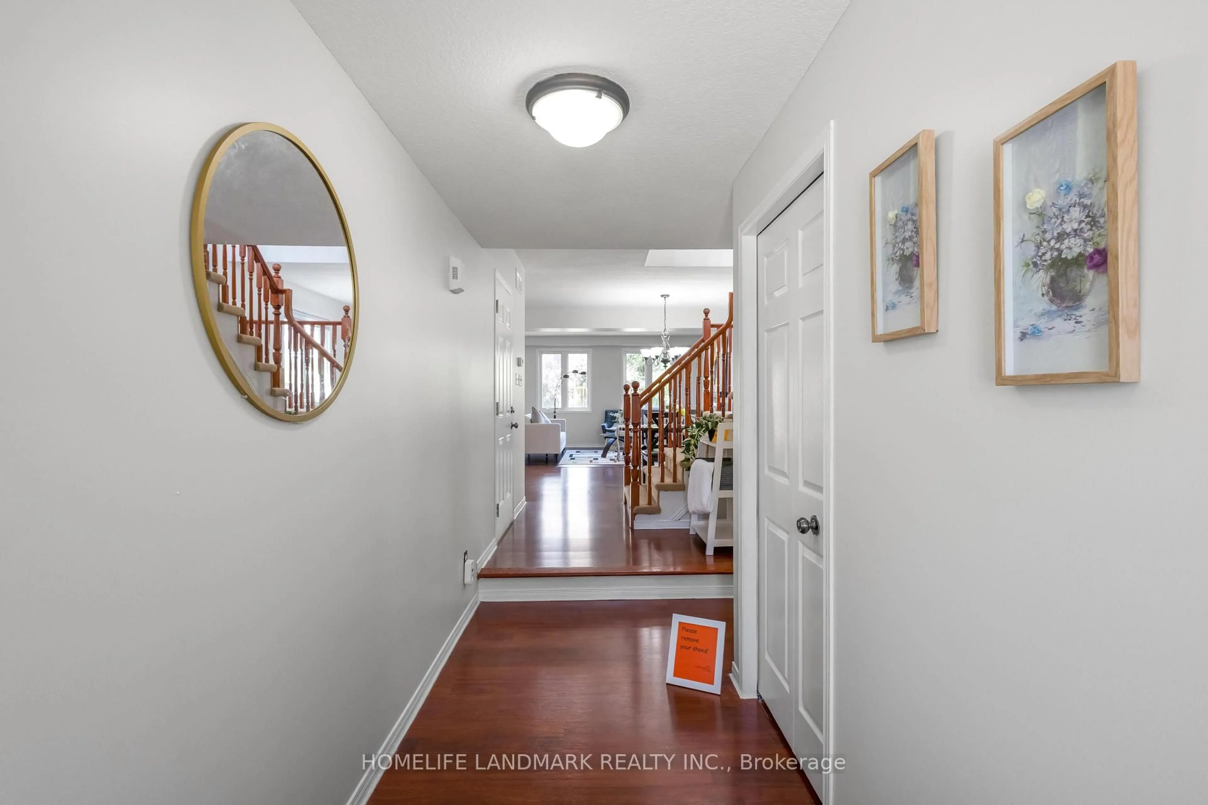 Indoor entryway for 570 Violet St, Waterloo Ontario N2V 2T8
