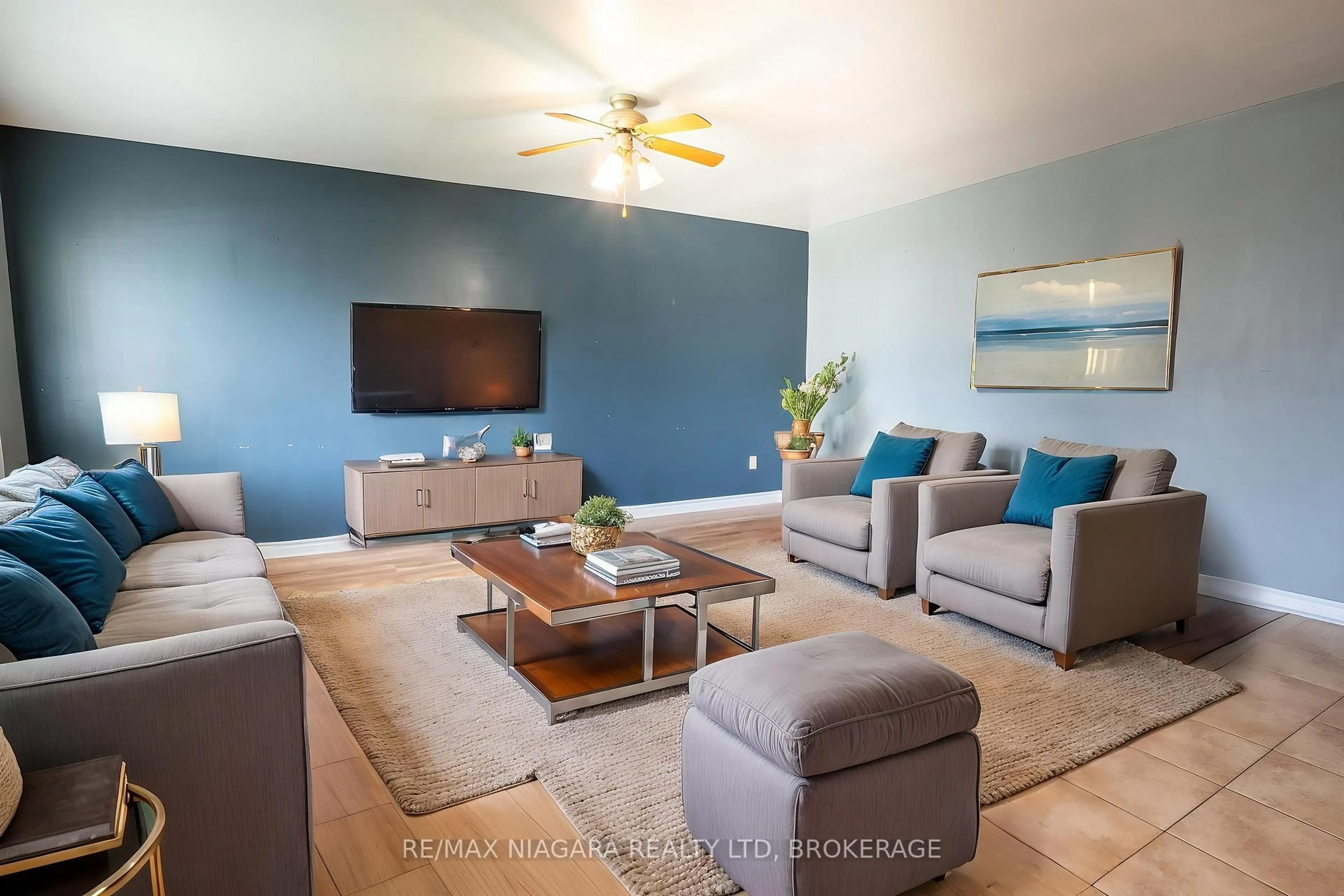 Living room with furniture, unknown for 5 St Peter St, St. Catharines Ontario L2T 1N7