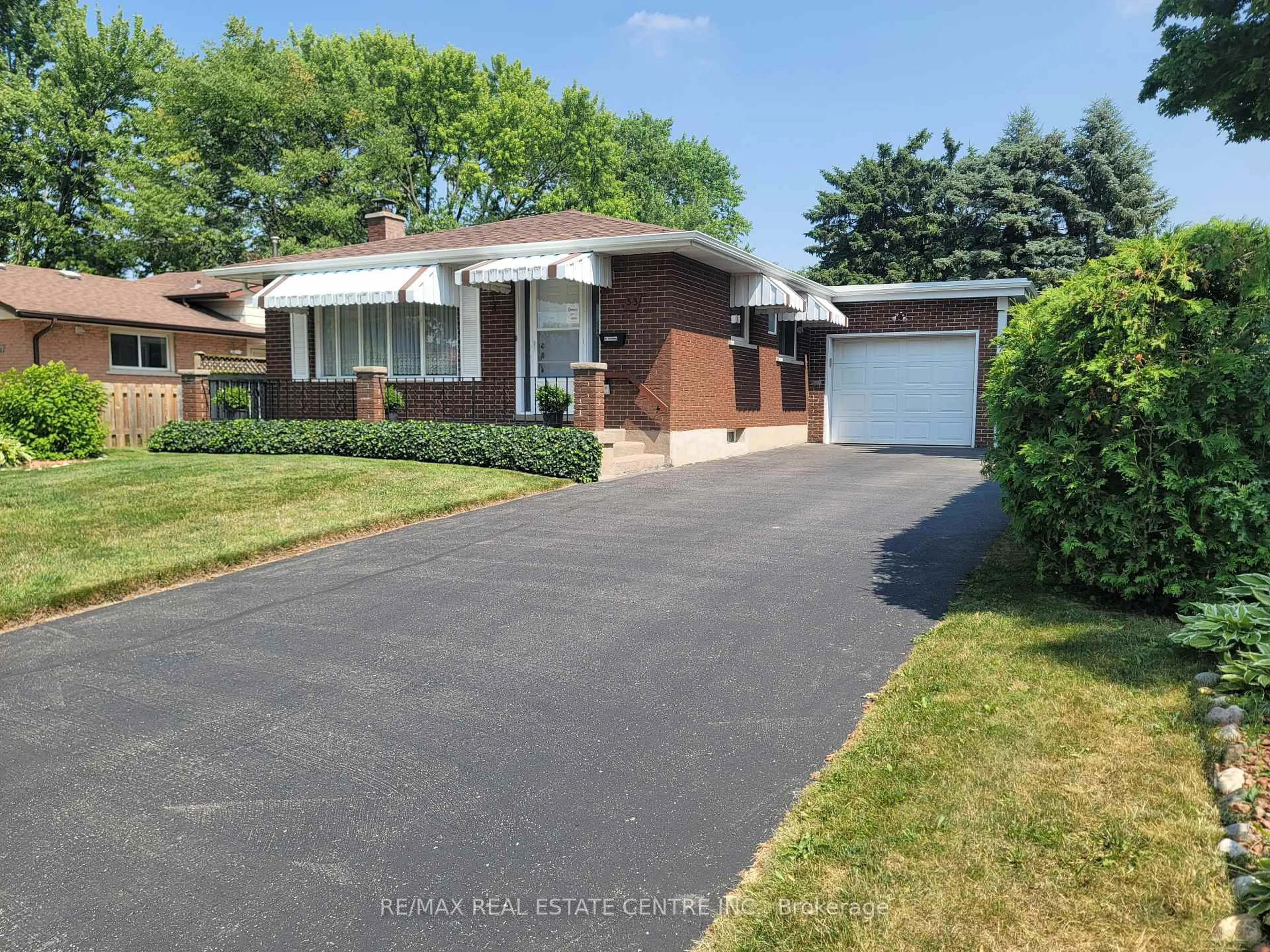 Home with brick exterior material, street for 53 kingswood Dr, Kitchener Ontario N2E 1A9