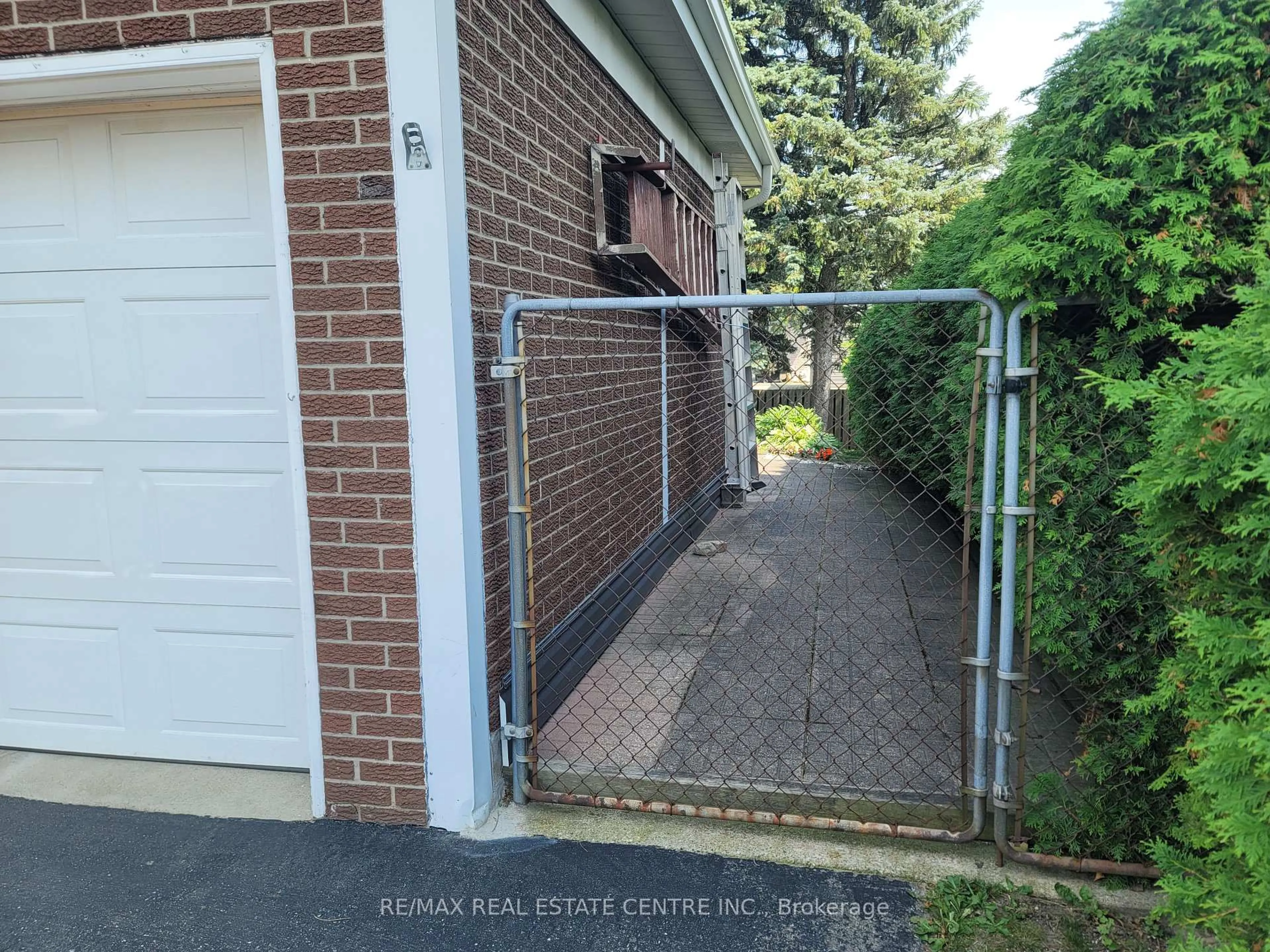 Unknown for 53 kingswood Dr, Kitchener Ontario N2E 1A9