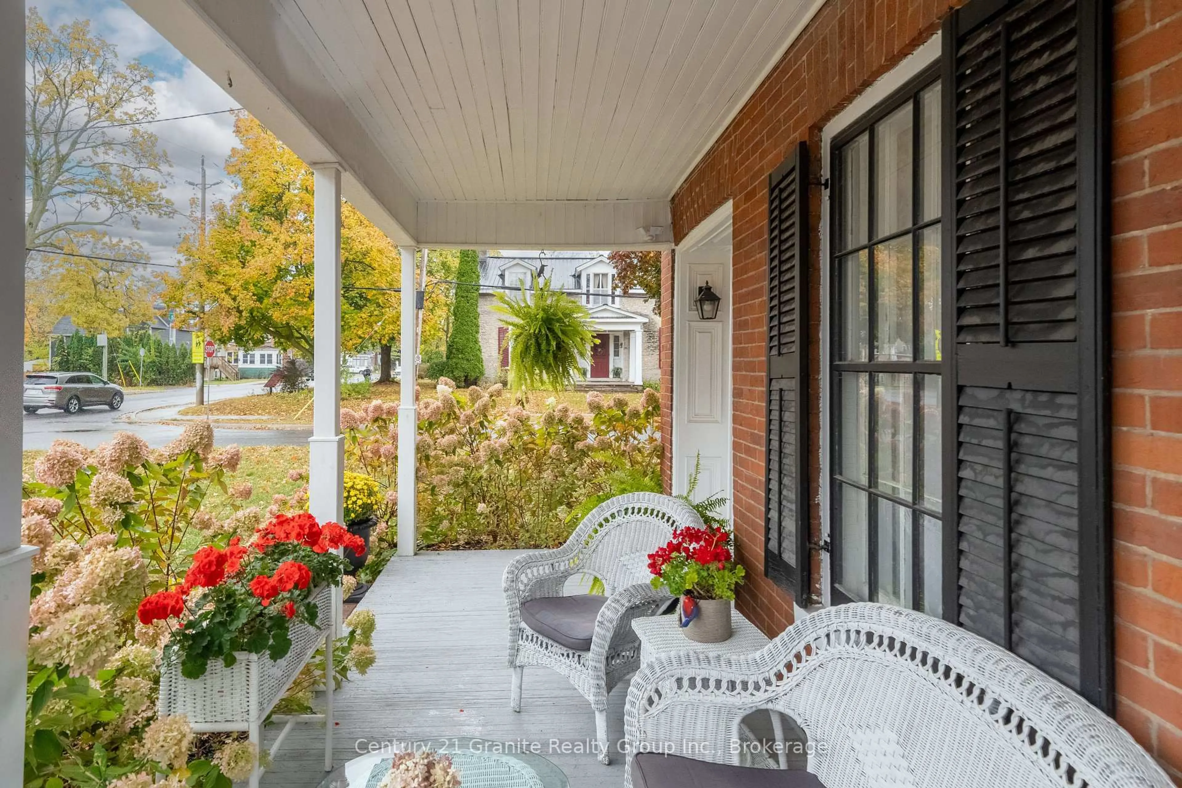 Patio, street for 110 Bridge St, Belleville Ontario K8P 1J6
