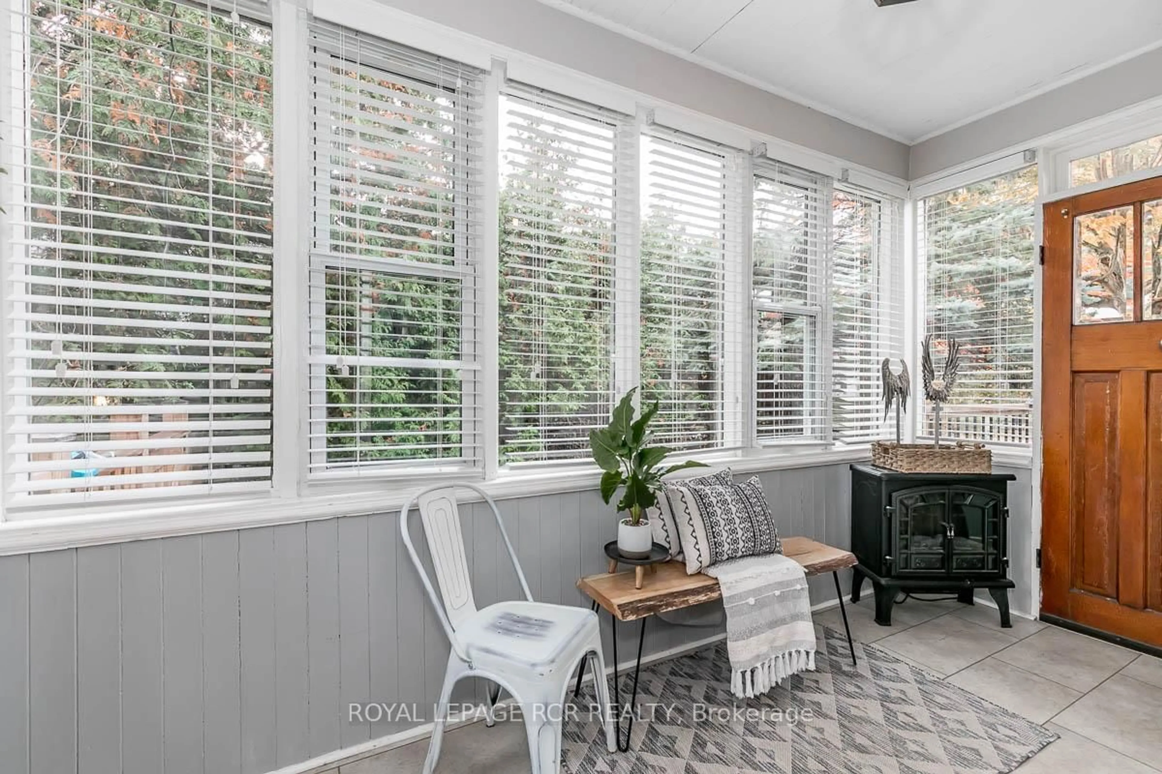 Indoor entryway for 77 Trafalgar Rd, Erin Ontario N0B 1Z0