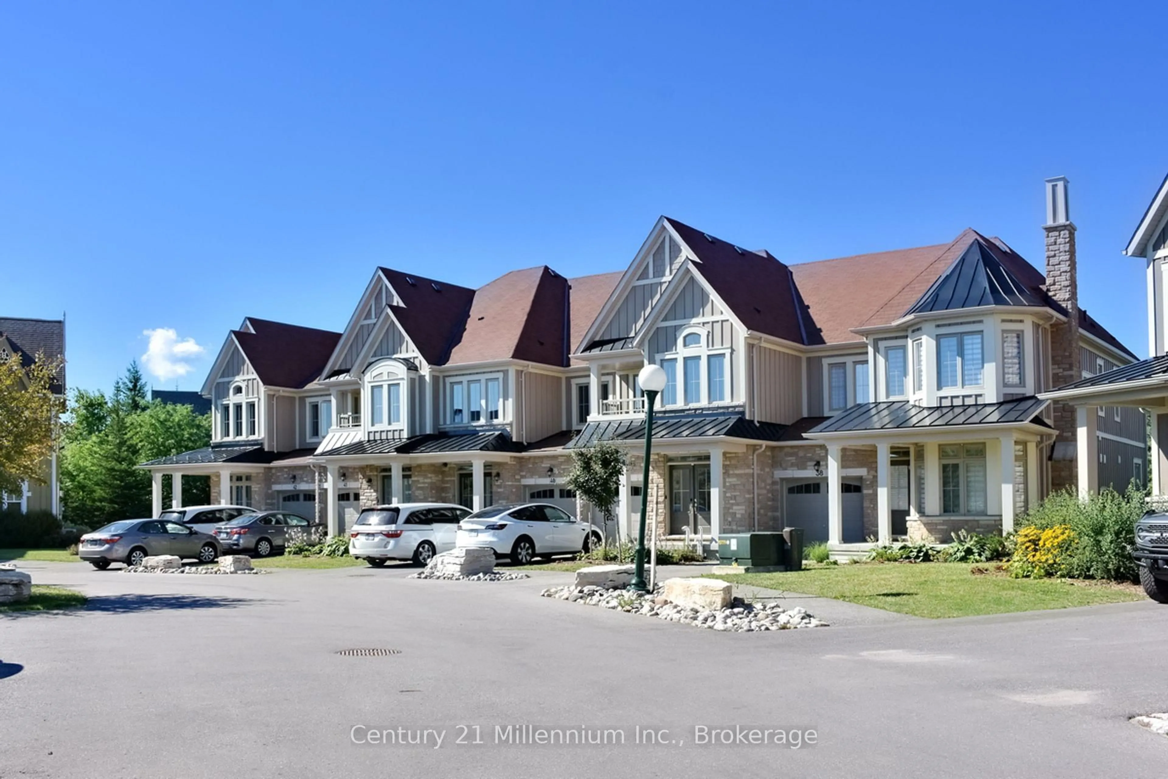 Indoor foyer for 171 SNOWBRIDGE Way #31, Blue Mountains Ontario L9Y 0V1