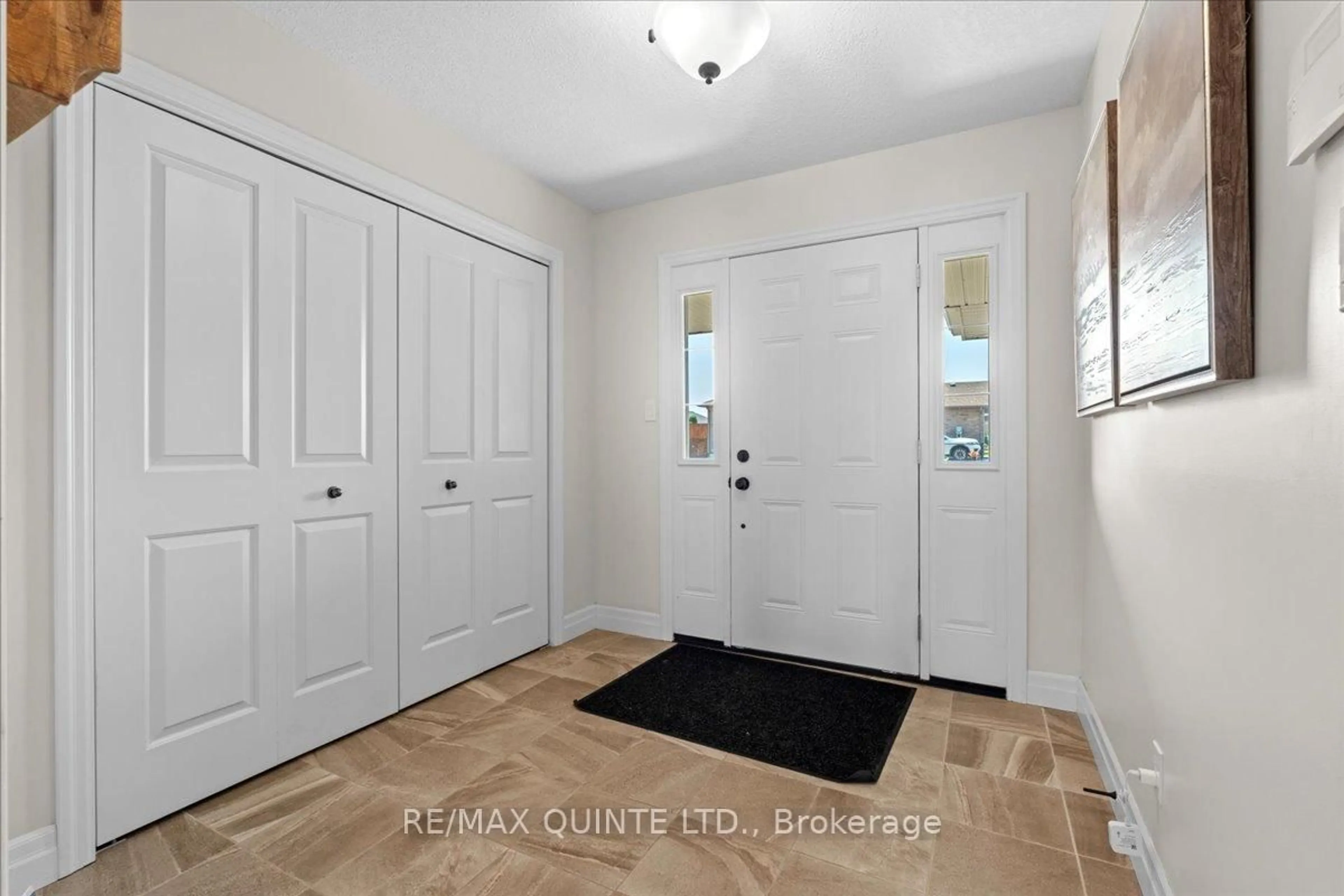 Indoor entryway for 56 Cortland Cres, Quinte West Ontario K8V 0E9