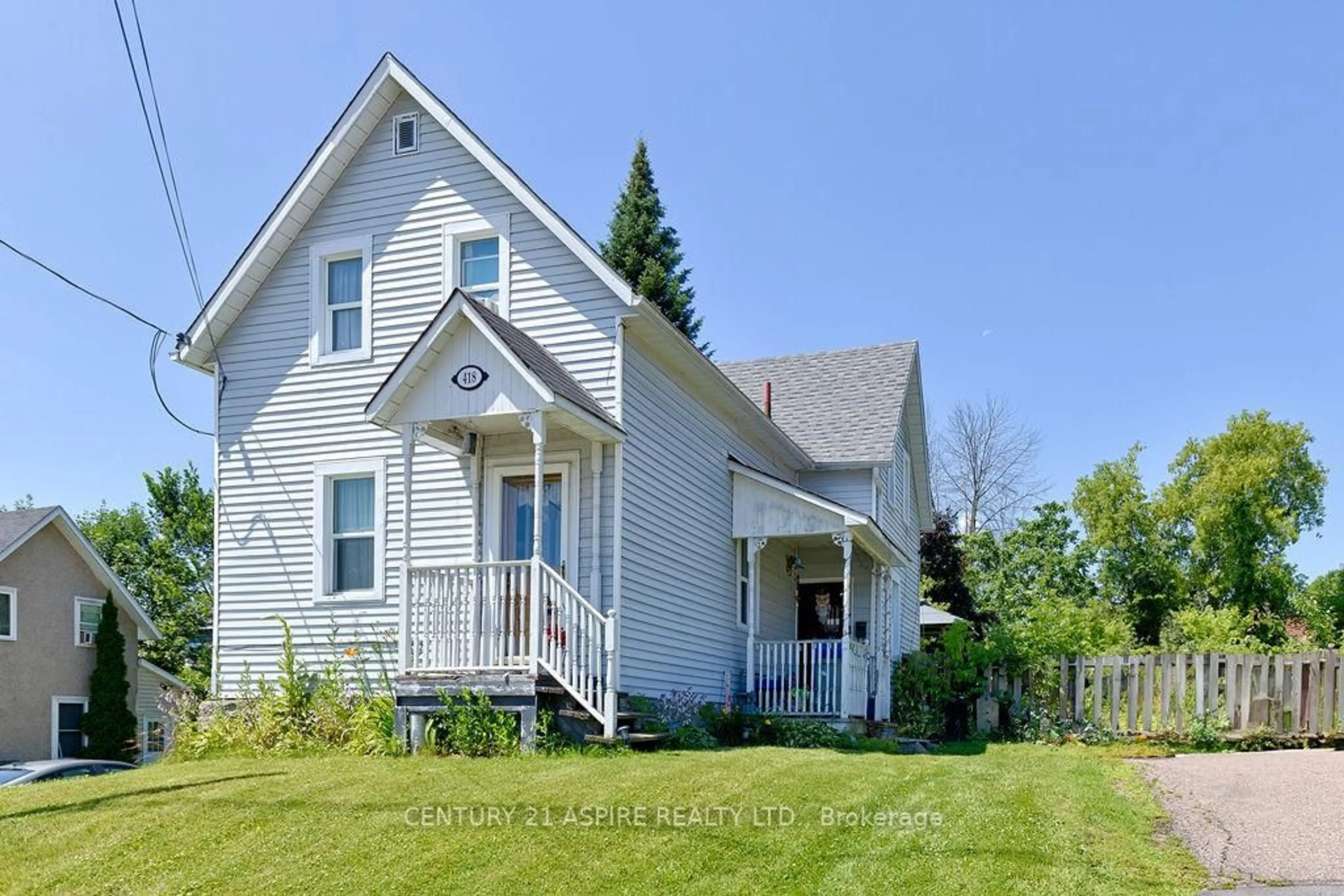 Home with vinyl exterior material, street for 418 Murray St, Pembroke Ontario K8A 4P6