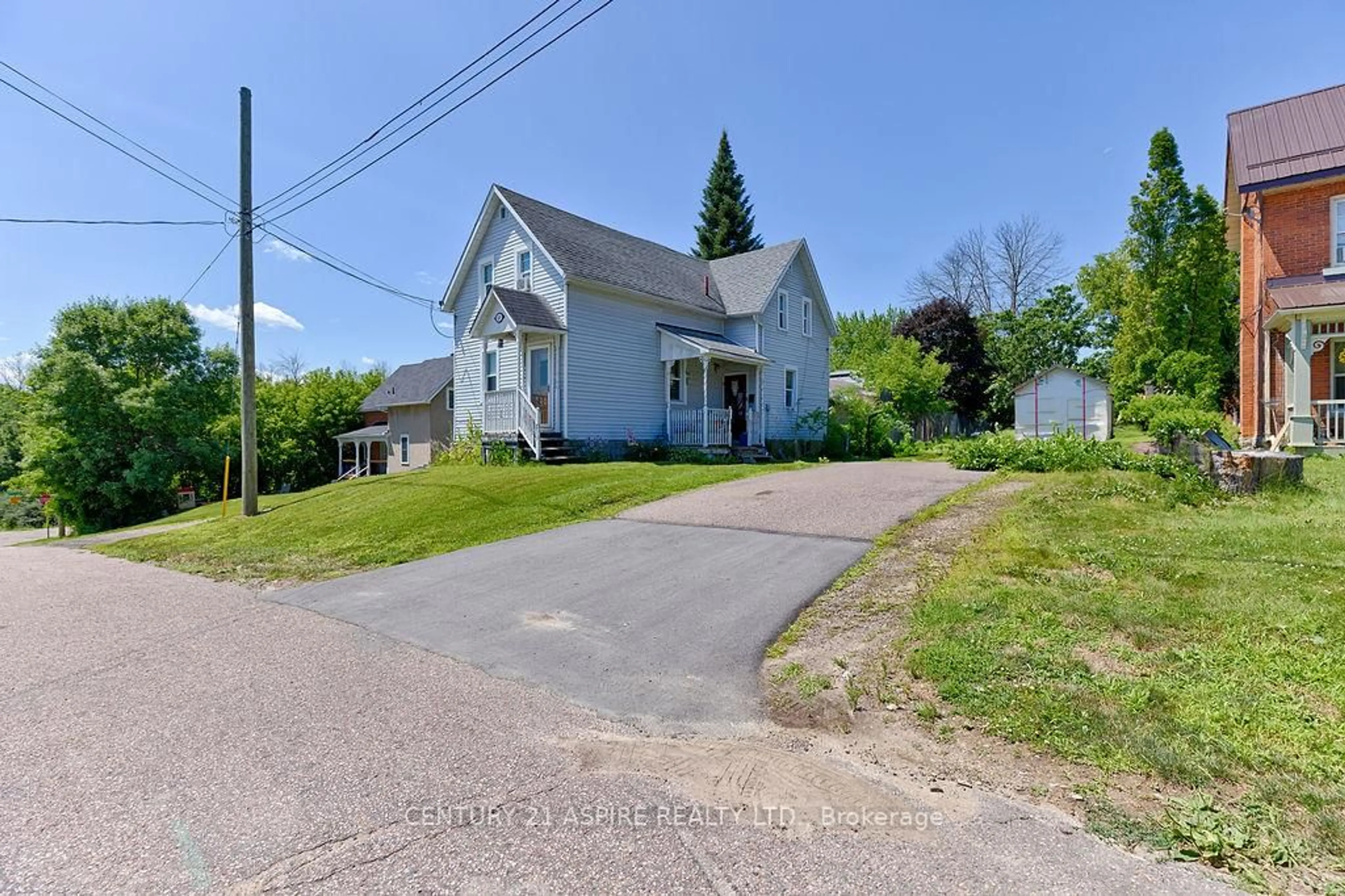 A pic from outside/outdoor area/front of a property/back of a property/a pic from drone, street for 418 Murray St, Pembroke Ontario K8A 4P6
