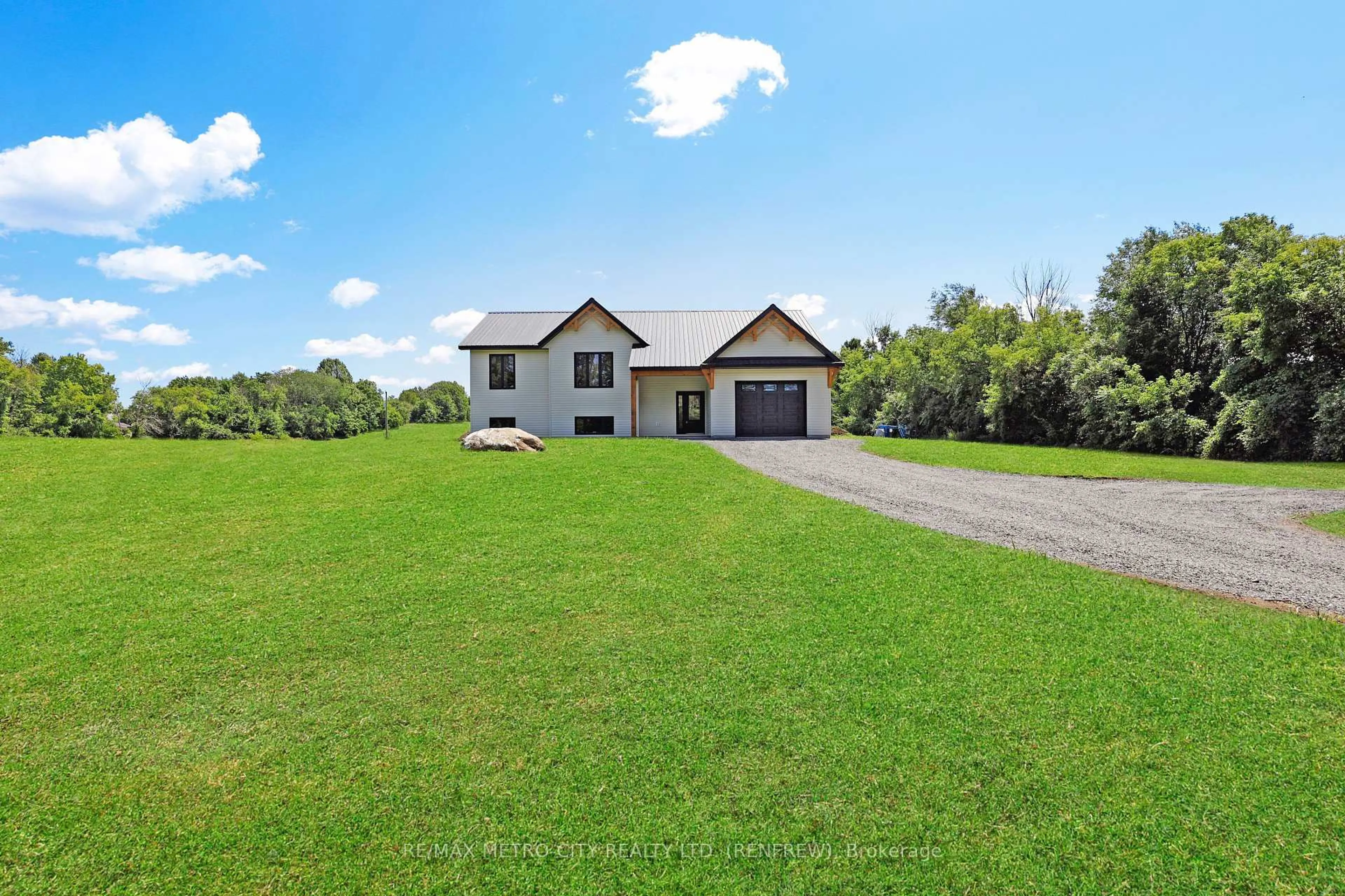 A pic from outside/outdoor area/front of a property/back of a property/a pic from drone, unknown for 27 Tinswood Rd, Renfrew Ontario K7V 3Z8