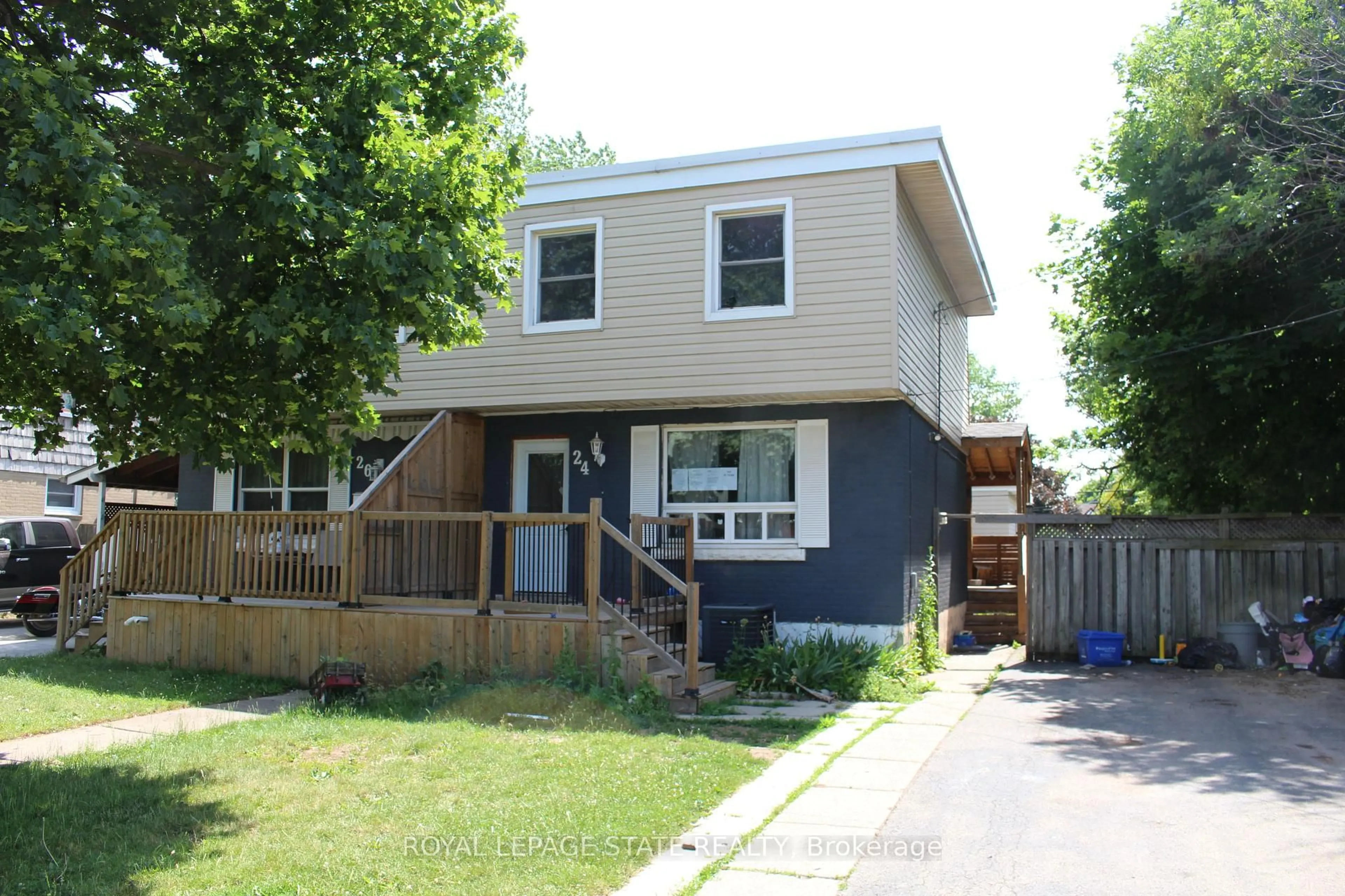 Home with vinyl exterior material, street for 24 Eaton Pl, Hamilton Ontario L8H 1N7