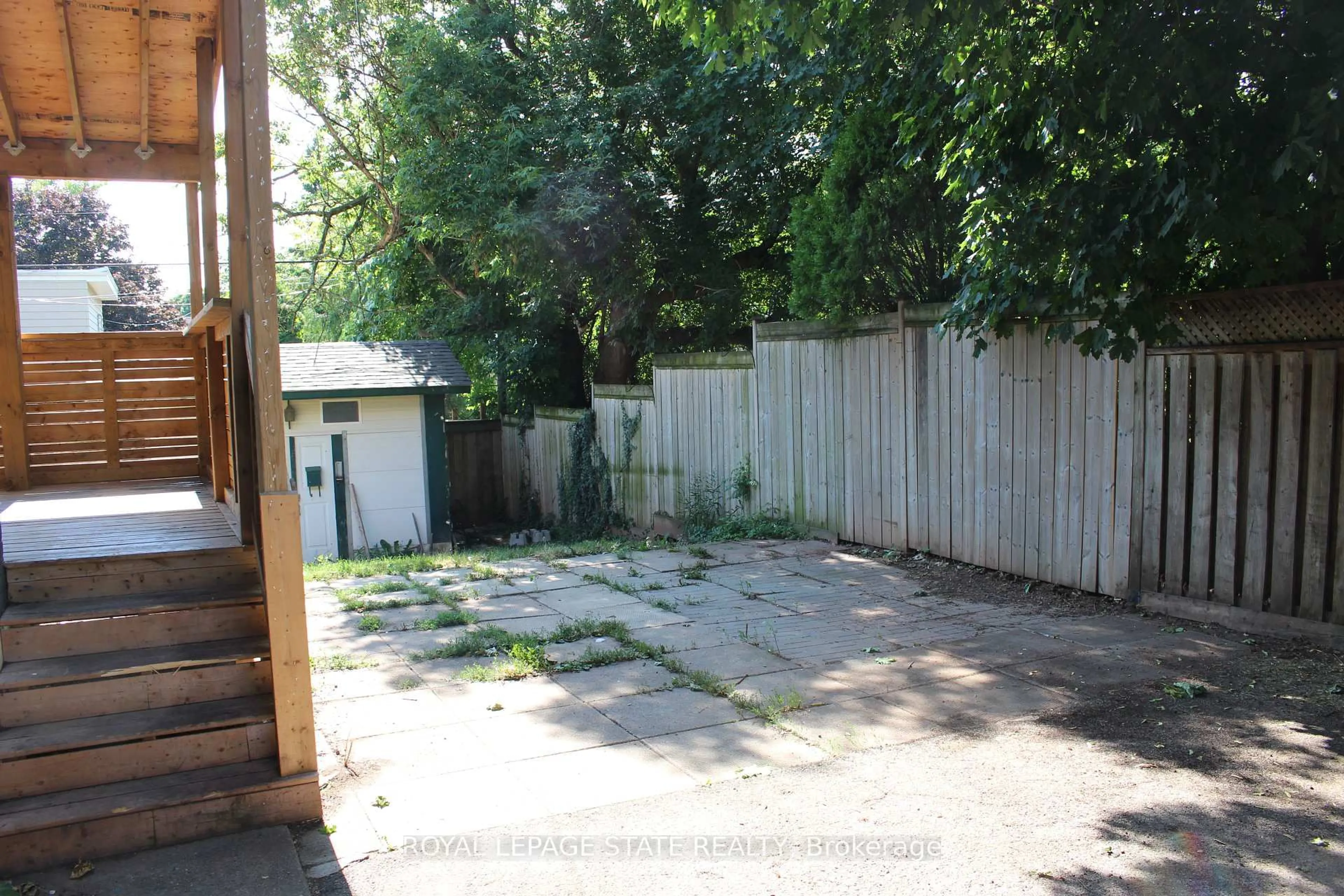 Patio, street for 24 Eaton Pl, Hamilton Ontario L8H 1N7