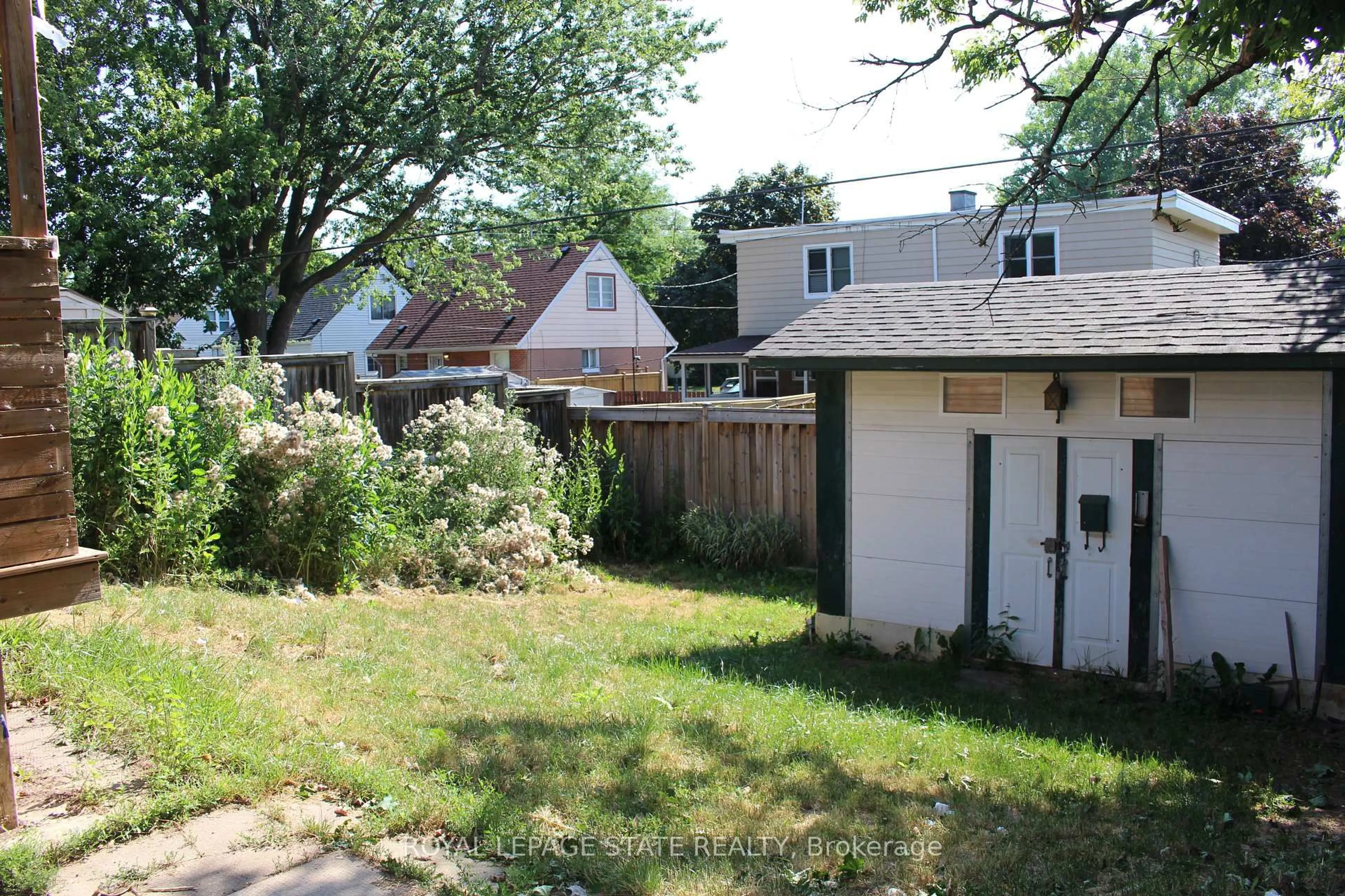 Shed for 24 Eaton Pl, Hamilton Ontario L8H 1N7