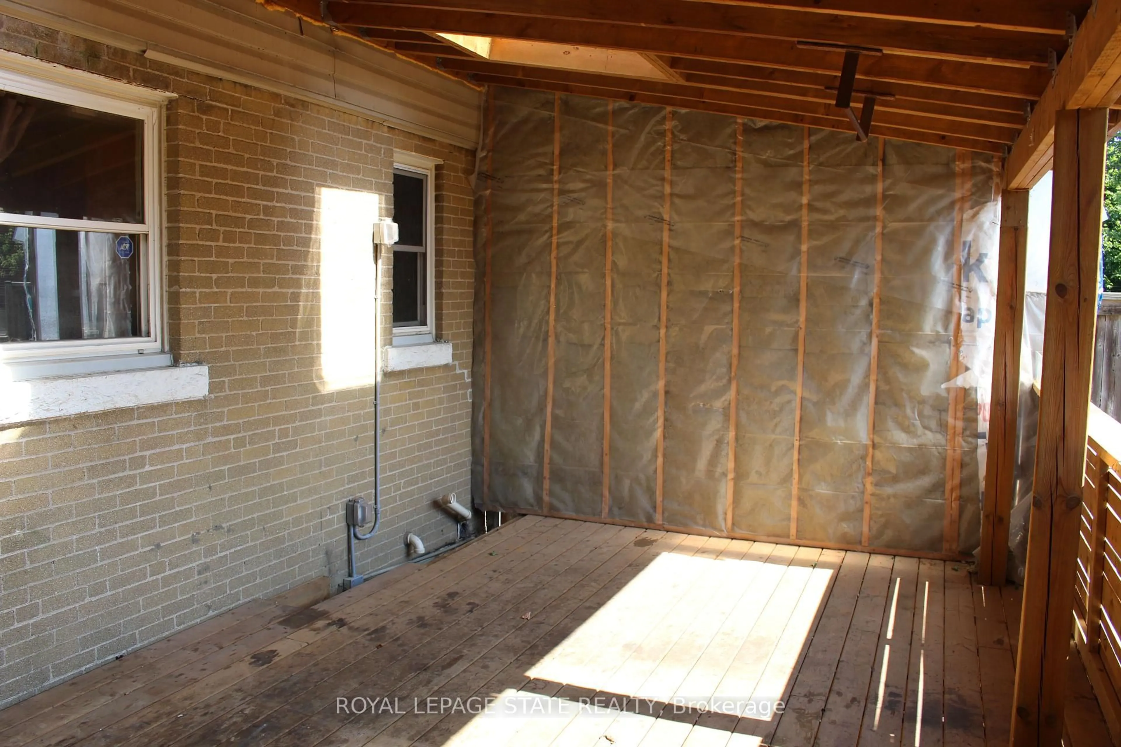 Unknown for 24 Eaton Pl, Hamilton Ontario L8H 1N7